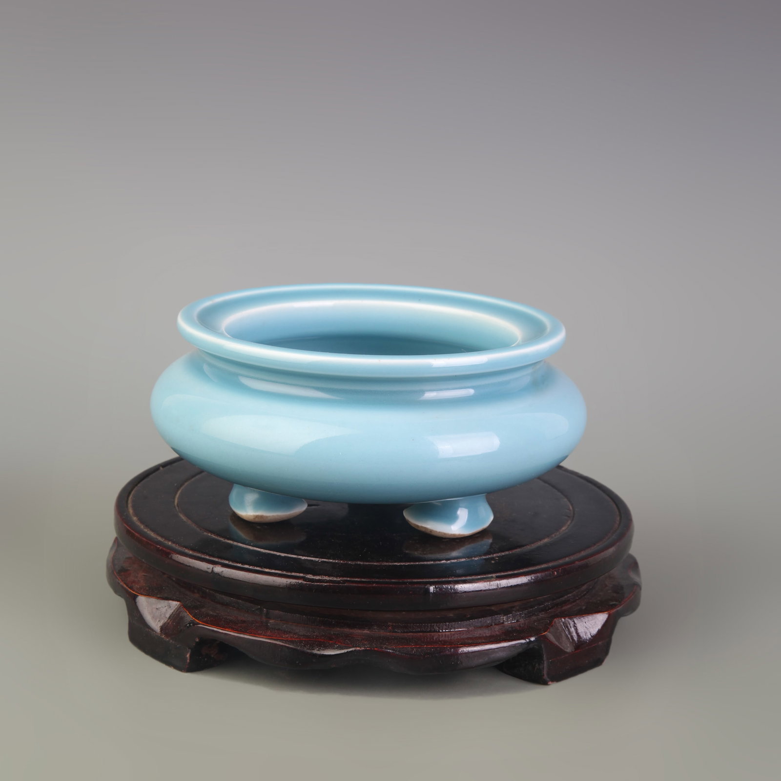BLUE GLAZED ROUND MOUTHED ELEPHANT FOOTED PORCELAIN CENSER: Qing Dynasty Qian Long Period :4.9 inch; High: 2.5 inch. Wooden base for picture and display only.
