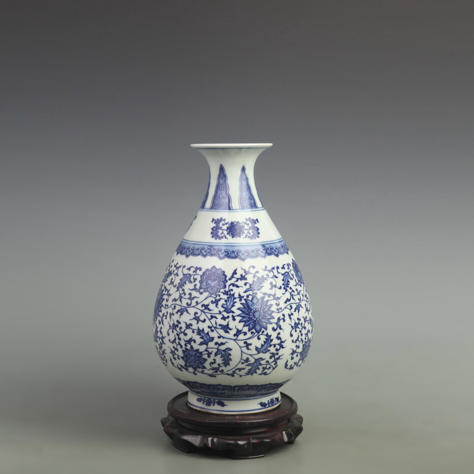 BLUE AND WHITE FLOWER PATTERN YU HU CHUN STYLE VASE: Qing Dynasty Qian Long Period, High: 13 inch; High: 7 inch. Wooden base for picture and display only.