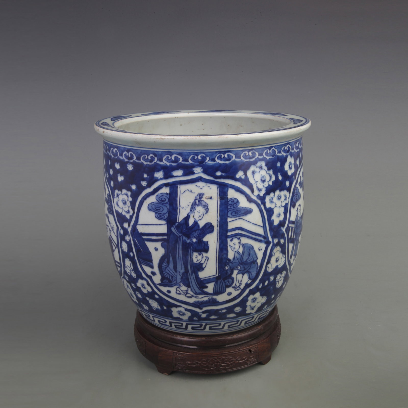 BLUE AND WHITE CHARACTER PATTERN PORCELAIN VASE: Ming Dynasty Style, Diameter: 8.7 inch; High: 8.4 inch. Wooden base for picture and display only.