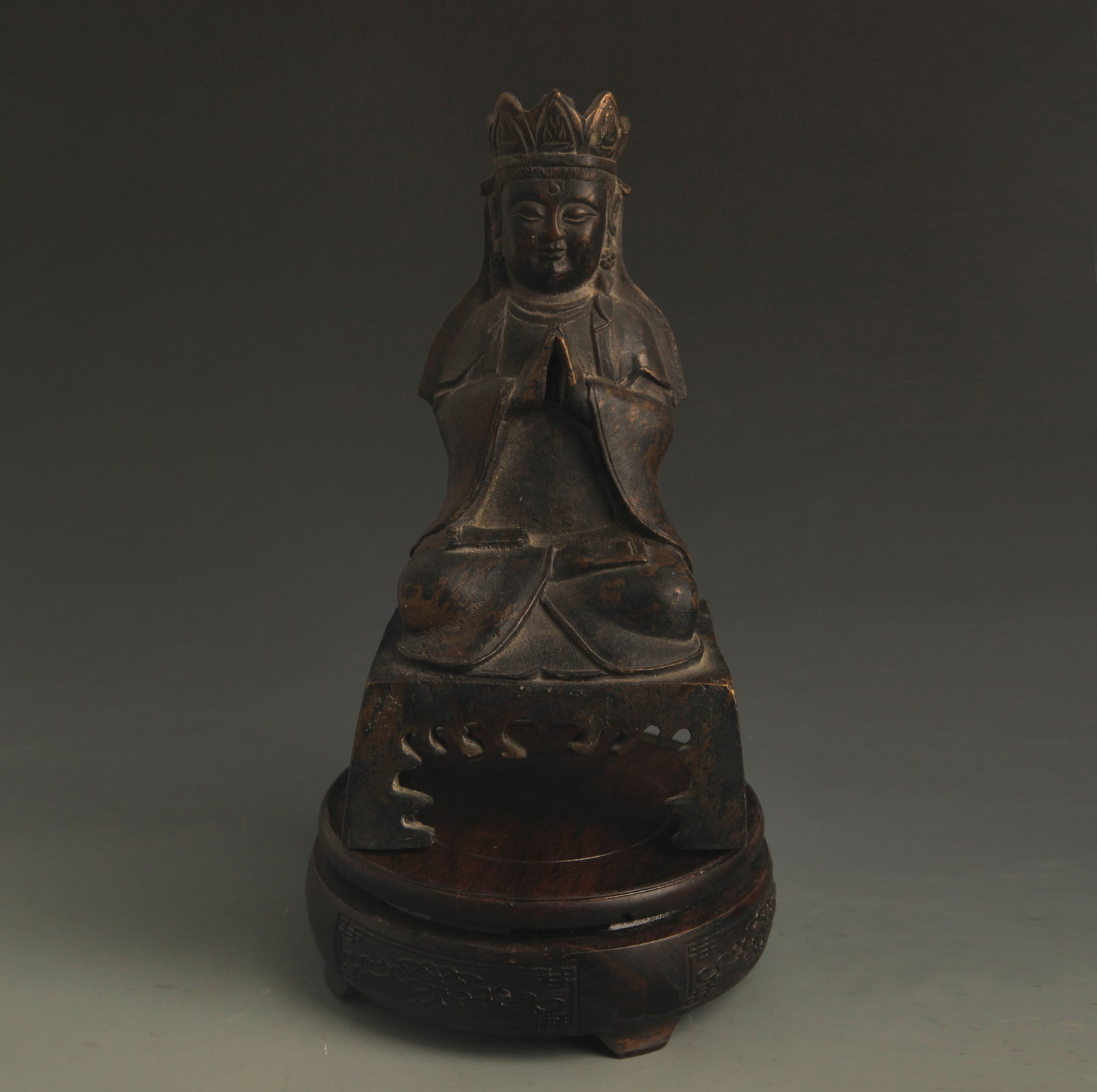 REAR BRONZE SEATED VAIROCANA STATUE: 18th Century, High: 8.25 inch; Width: 4.25 inch. Wooden base for picture and display only.