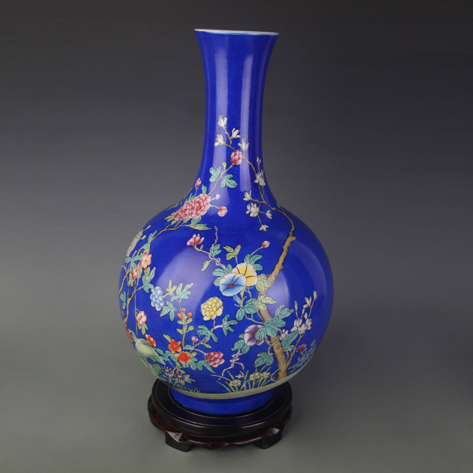A FAMILLE ROSE BLUE-GROUND GLOBULAR PORCELAIN VASE WITH FLORAL MOTIF (1 of 5)