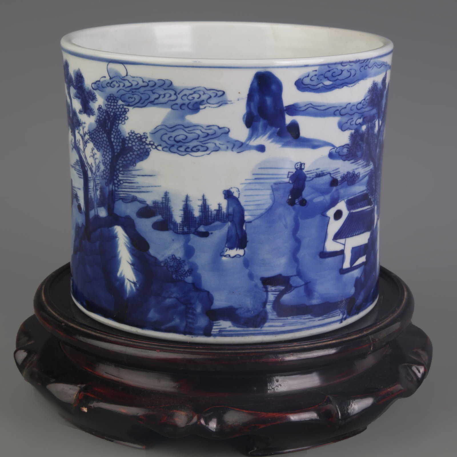 A BLUE AND WHITE BRUSH POT WITH LANDSCAPE AND FIGURES (1 of 5)