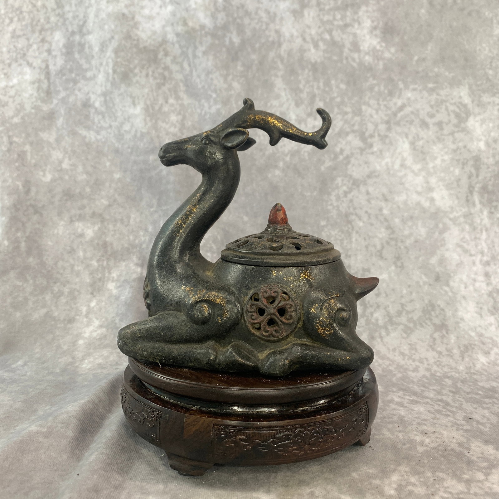 A FINE DEER FIGURE BRONZE INCENSE CENSER: 19th Century; Long: 6.5 inch; Width: 4.8 inch; High: 6.3 inch. Wooden base for picture and display only.