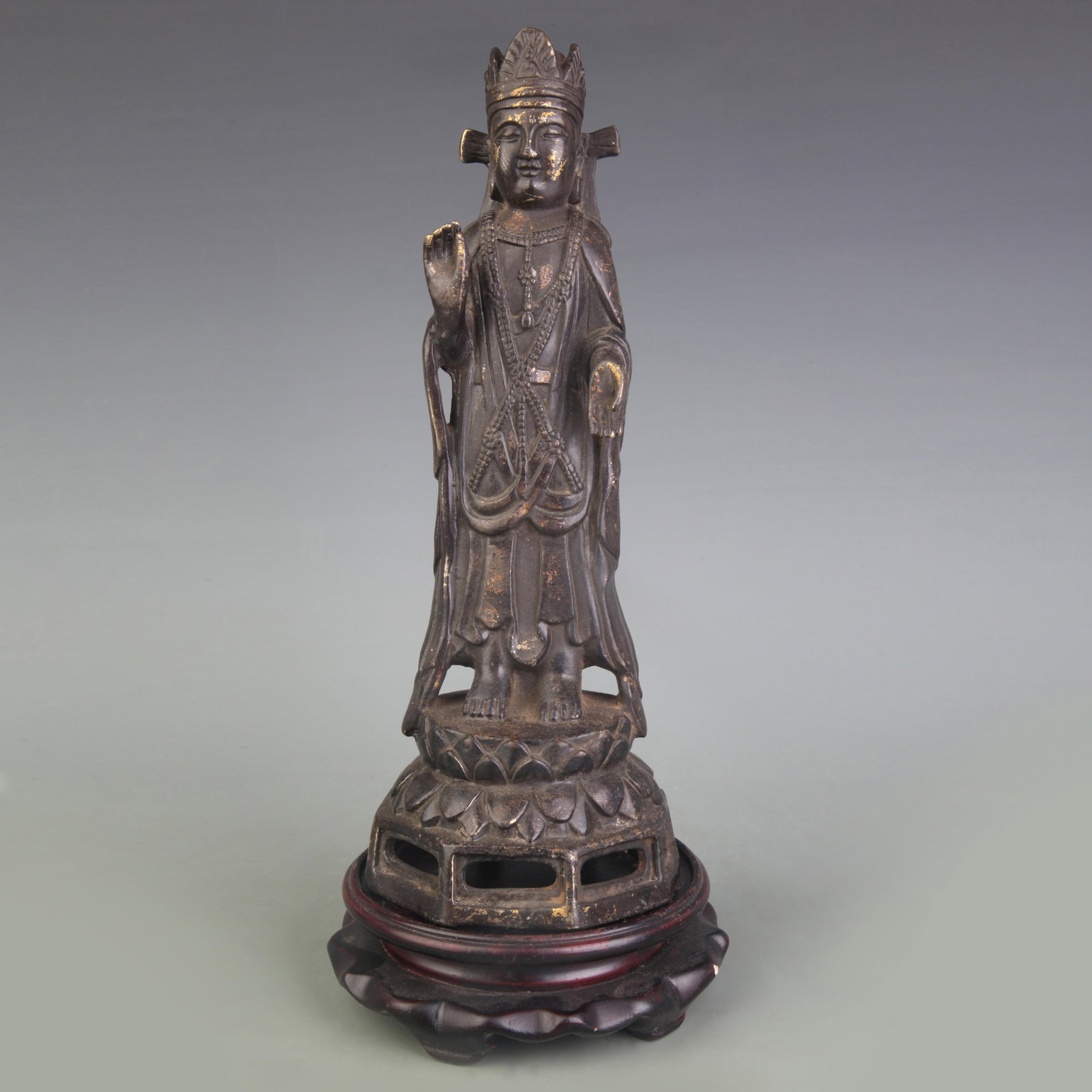 A FINE BRONZE FIGURE OF AVALOKITESHVARA GUANYIN: Qing Dynasty; High: 10.4 inch; Wooden base for picture and display only.