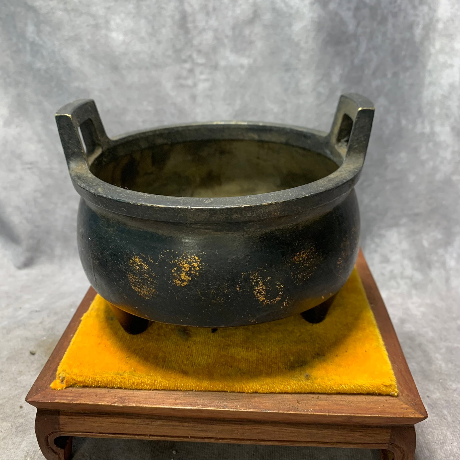GILT BRONZE THREE-LEGGED CENSER WITH "YUTANG QINGWAN" MARK: Qing Dynasty; High: 4 inch; Diameter: 5.3 inch; Wooden base for picture and display only.