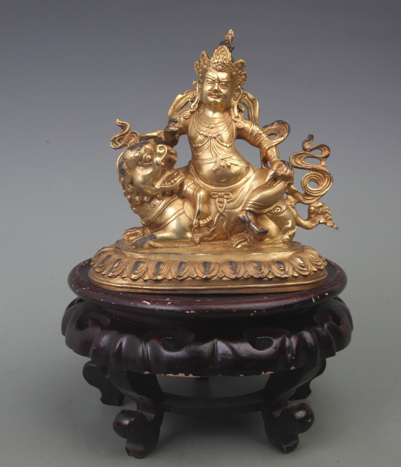 A FINE BRONZE STATUE OF DRAGON KING: Ming Dynasty Style; Diameter: 7.2 inch; High: 7.9 inch. Wooden base for picture and display only.
