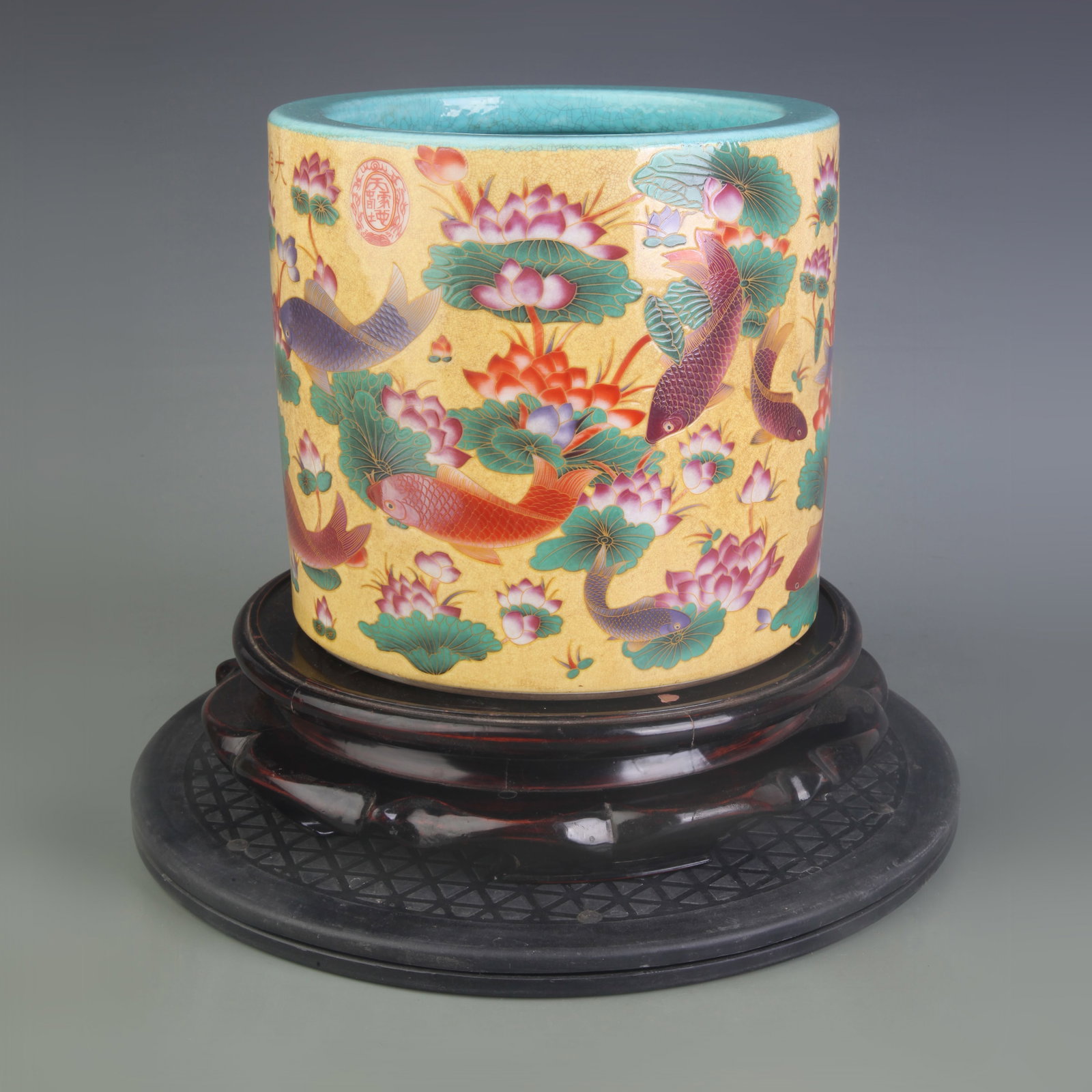 FAMILLE ROSE YELLOW GROUND FISH PATTERN BRUSH POT (1 of 5)