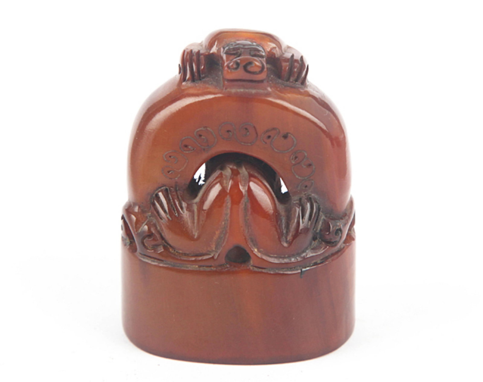 A FINE OX HORN MADE DRAGON TOP SEAL: 20th Century, High: 2.25 inch; Width: 1.75 inch. Wooden base for picture and display only.