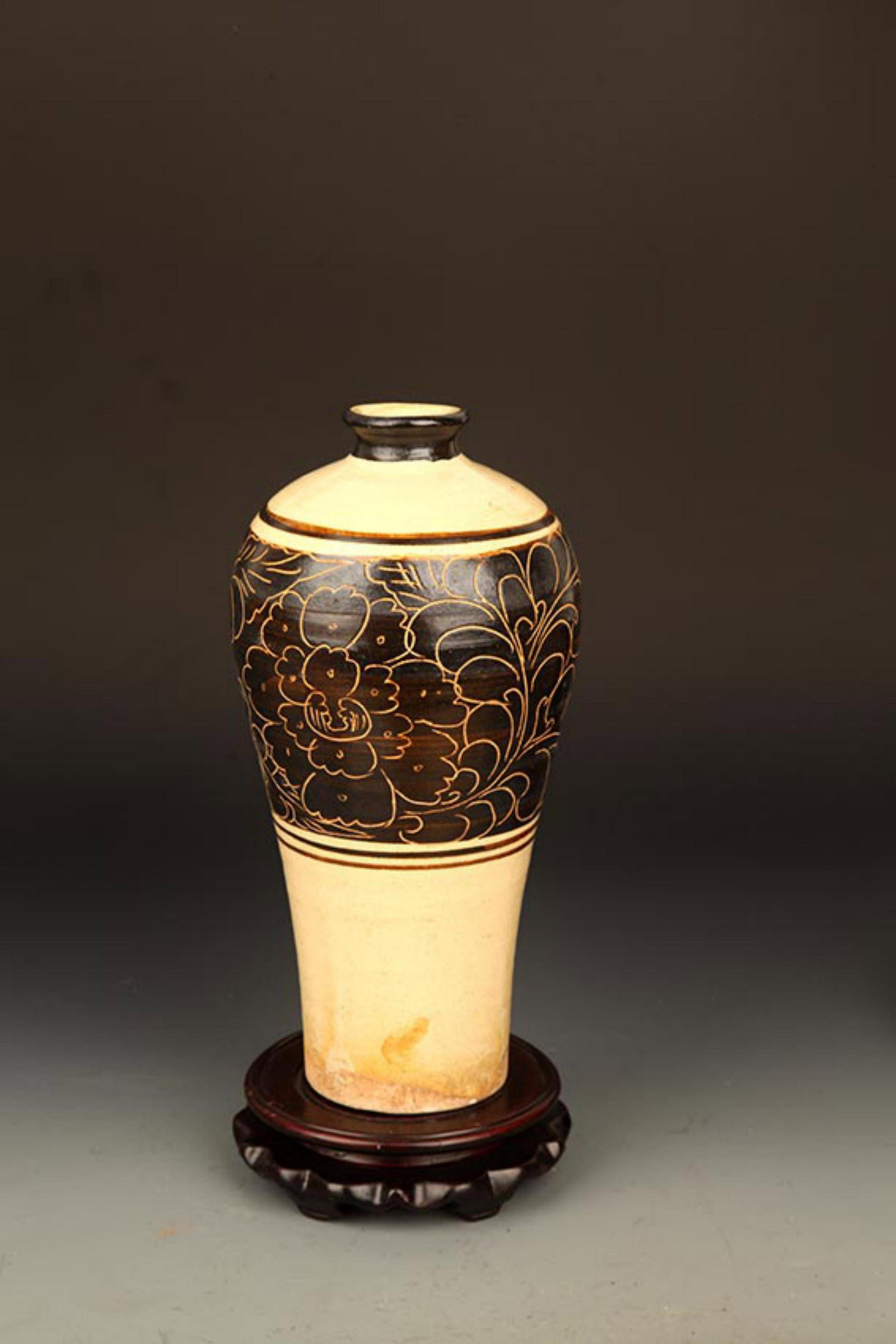 A CIZHOU KILN INCISED ‘PEONY’ MEIPING PORCELAIN VASE: Song Dynasty Style; High: 10.25 inch; Diameter: 1.5 inch; Wooden base for picture and display only.