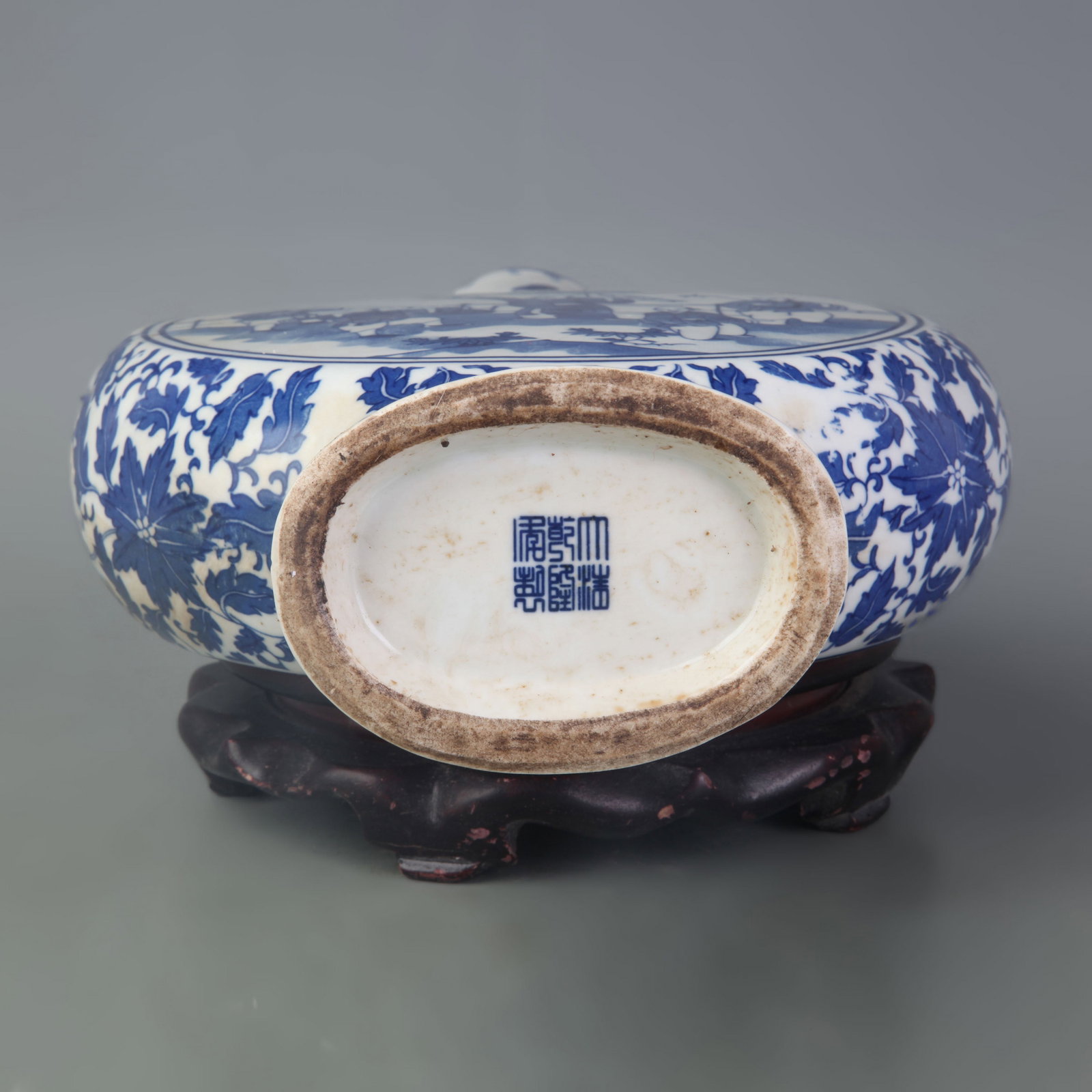 BLUE AND WHITE OPEN SCENE FIGURE PATTERN MOON FLASK - 5