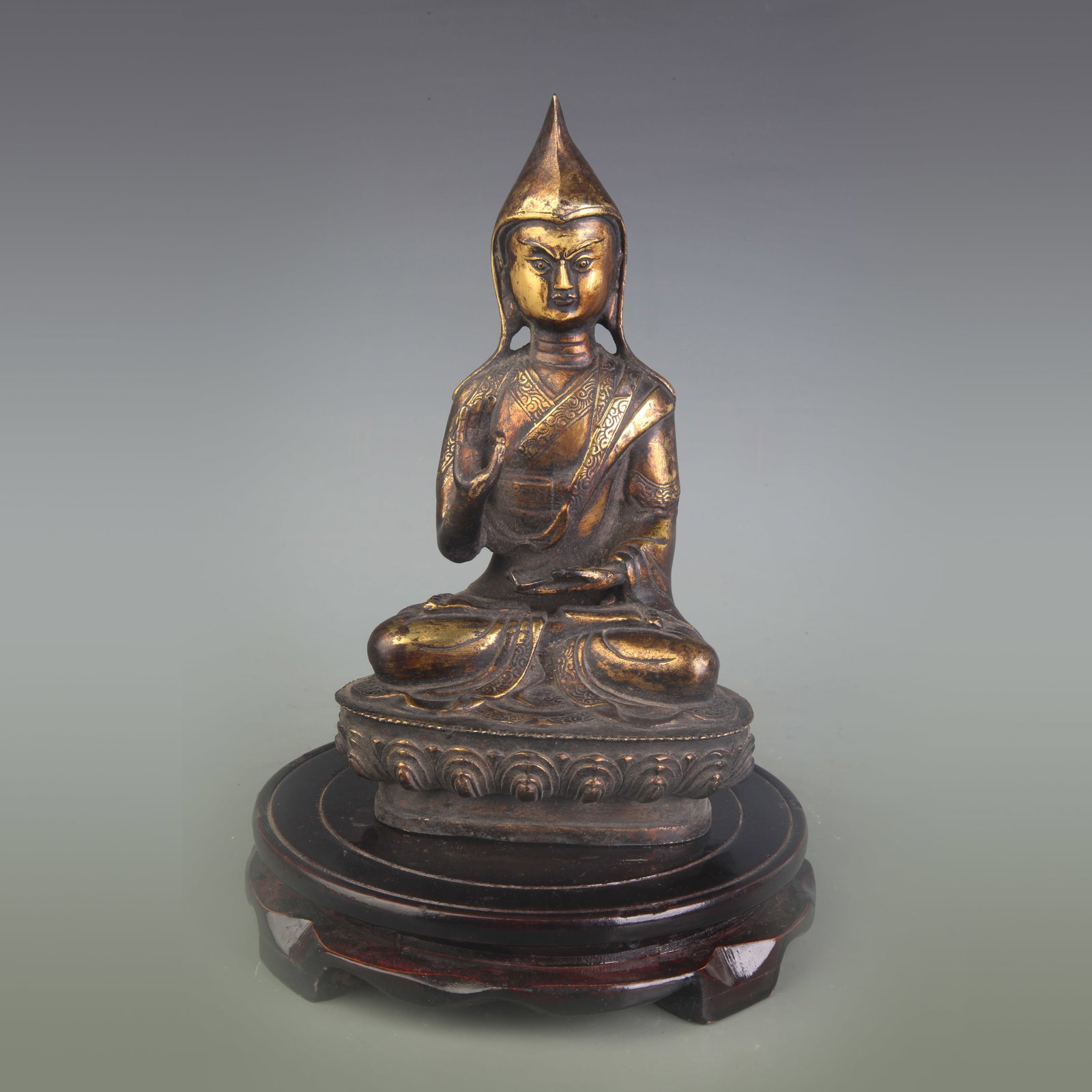 A FINE BRONZE BUDDHA STATUE: Qing Dynasty; Width: 5.0 inch; High: 8.6 inch. Wooden base for picture and display only.