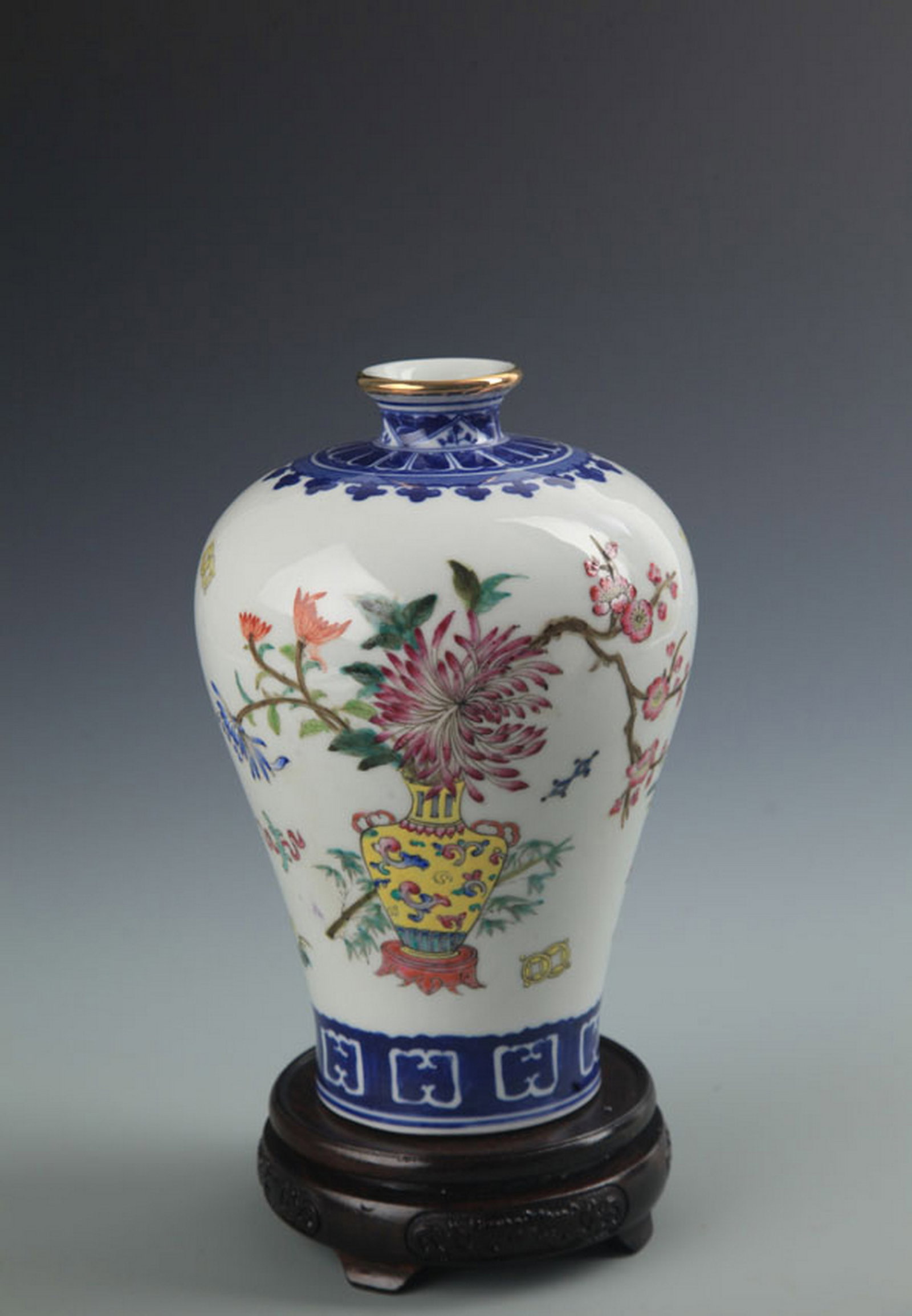 RARE BLUE AND WHITE FAMILLE ROSE FLOWER PATTERN VASE: Qing Dynasty; High: 8.0 inch; Diameter: 1.5 inch. Wooden base for picture and display only.