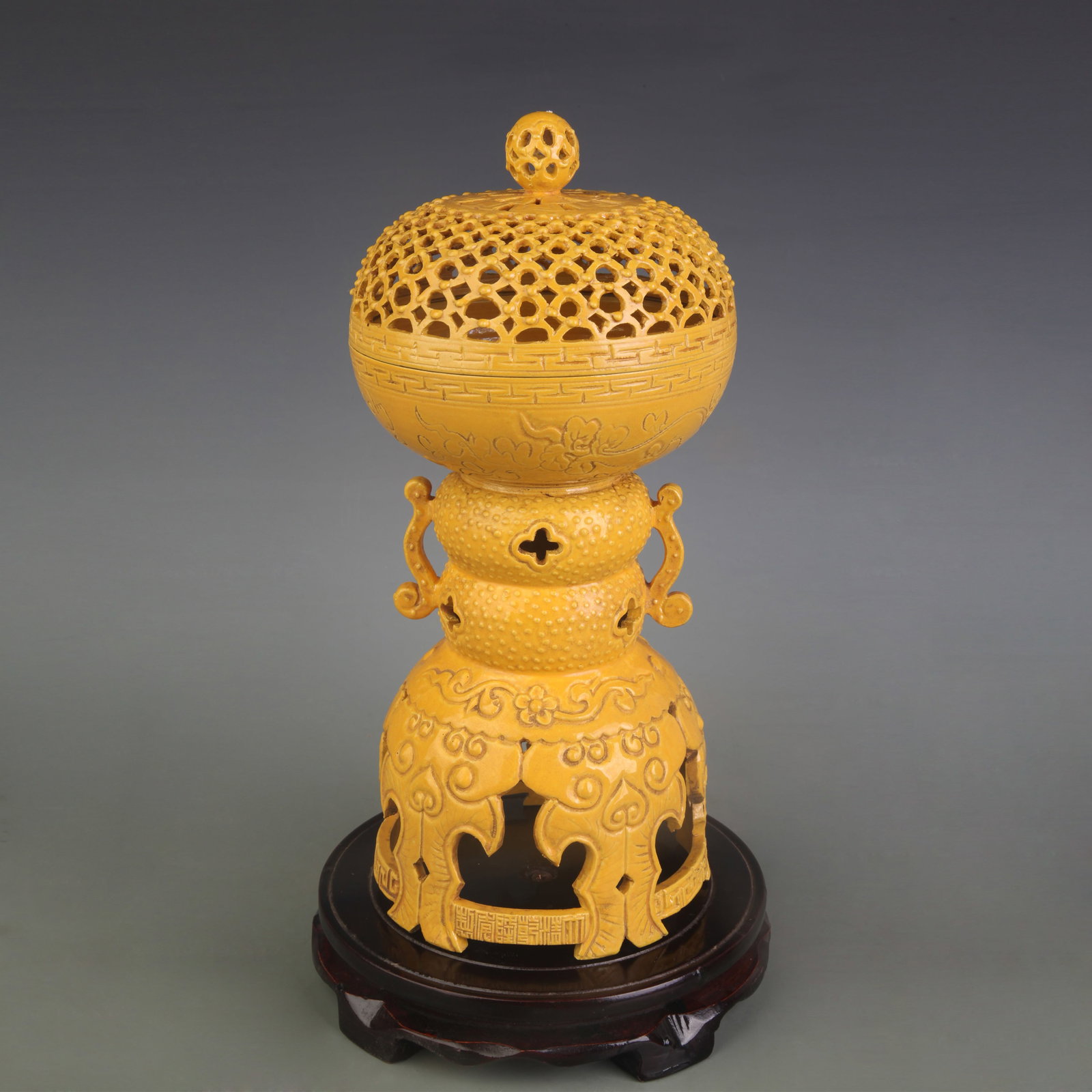 A FINE YELLOW GLAZED PORCELAIN INCENSE BURNER (1 of 5)