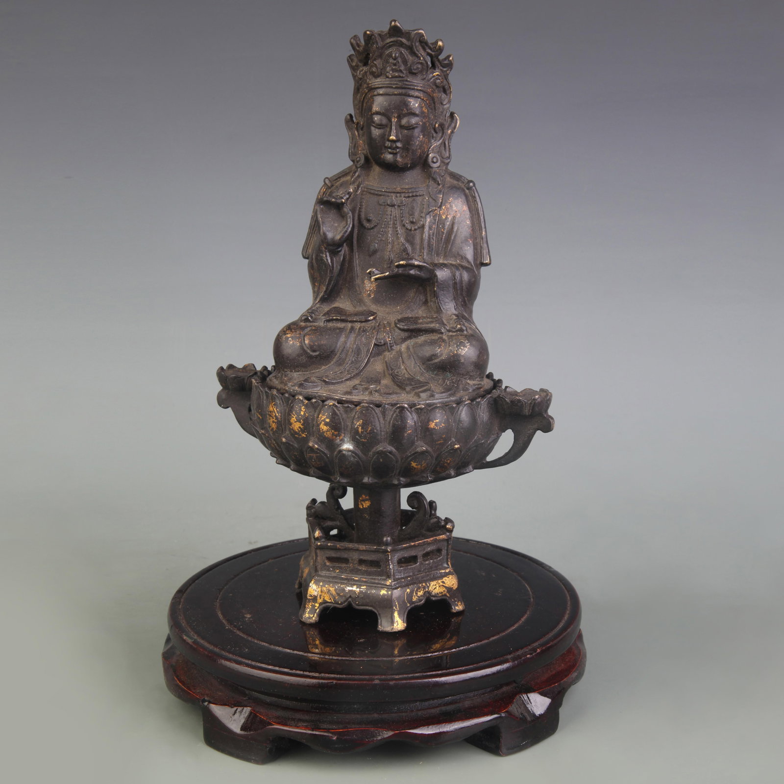 A FINE BRONZE GUAN YIN BODHISATTVA STATUE: Qing Dynasty; High: 9.1 inch. Wooden base for picture and display only.