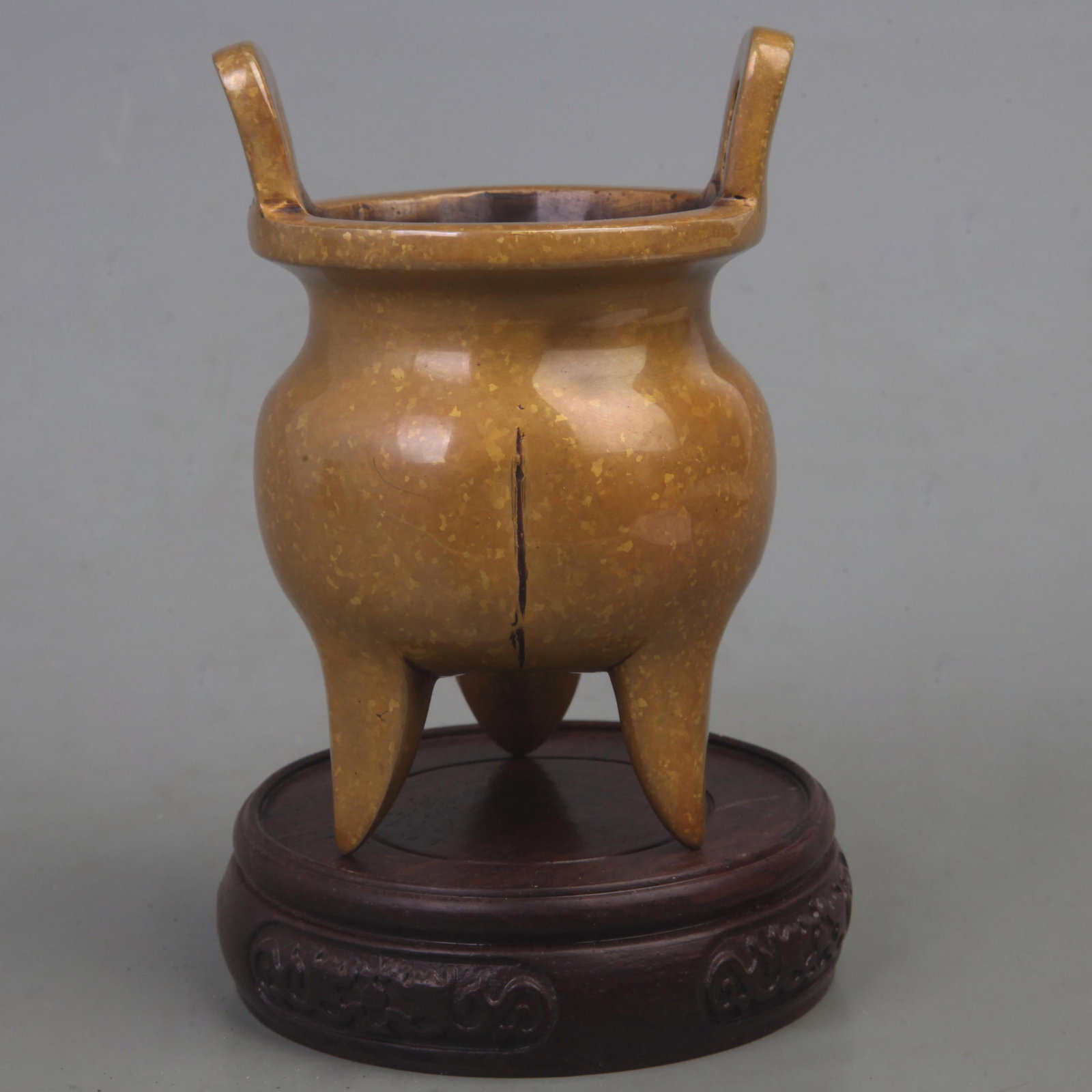 A XUAN DE STYLE SPRINKLE GOLD BRONZE CENSER: Ming Dynasty Style, Diameter: 3.2 inch; High: 3.6 inch. Wooden base for picture and display only.