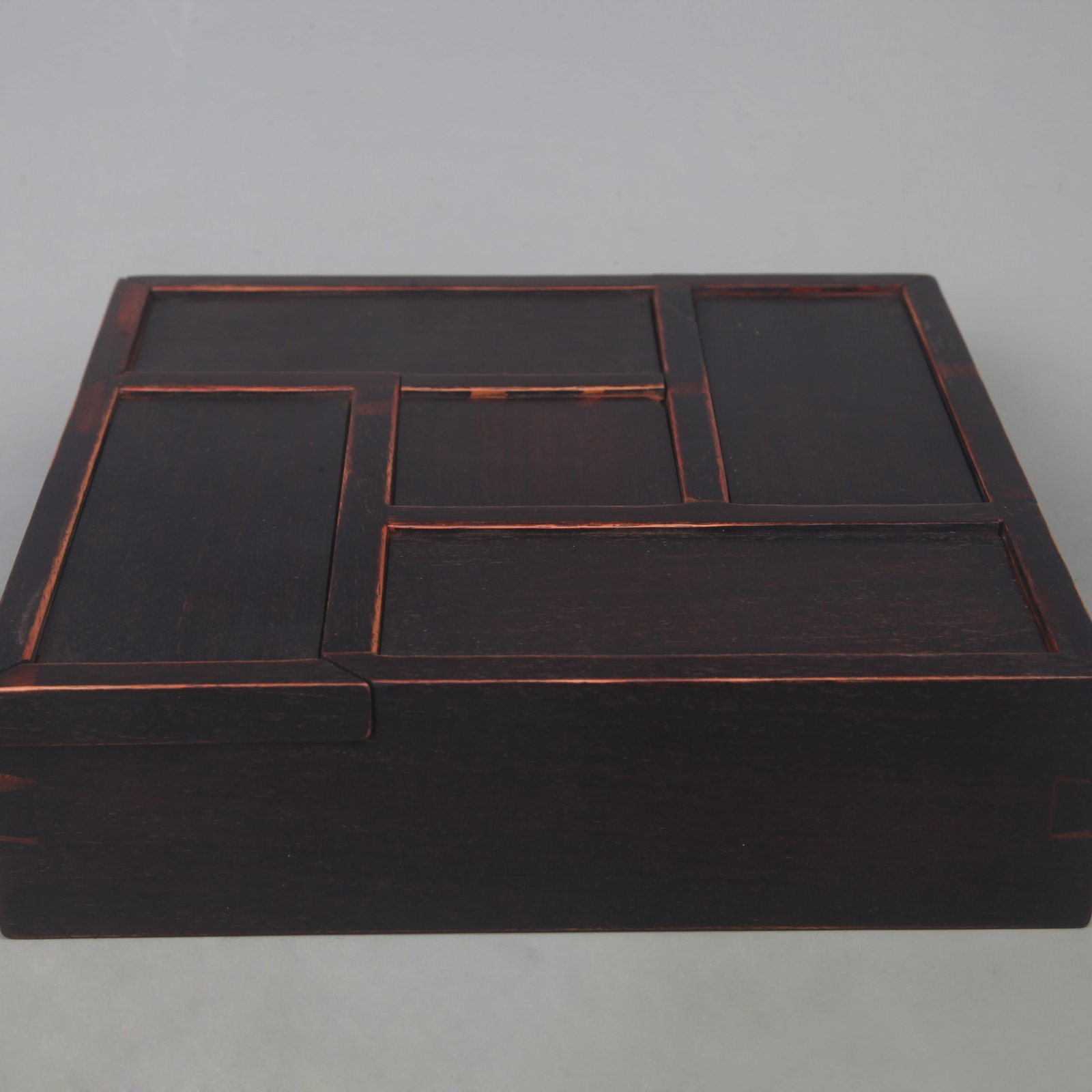 A FINE ANTIQUE REDWOOD TREASURE BOX: Qing Dynasty; Long: 8.0 inch; Width: 8.0 inch; High: 2.1 inch. Wooden base for picture and display only.