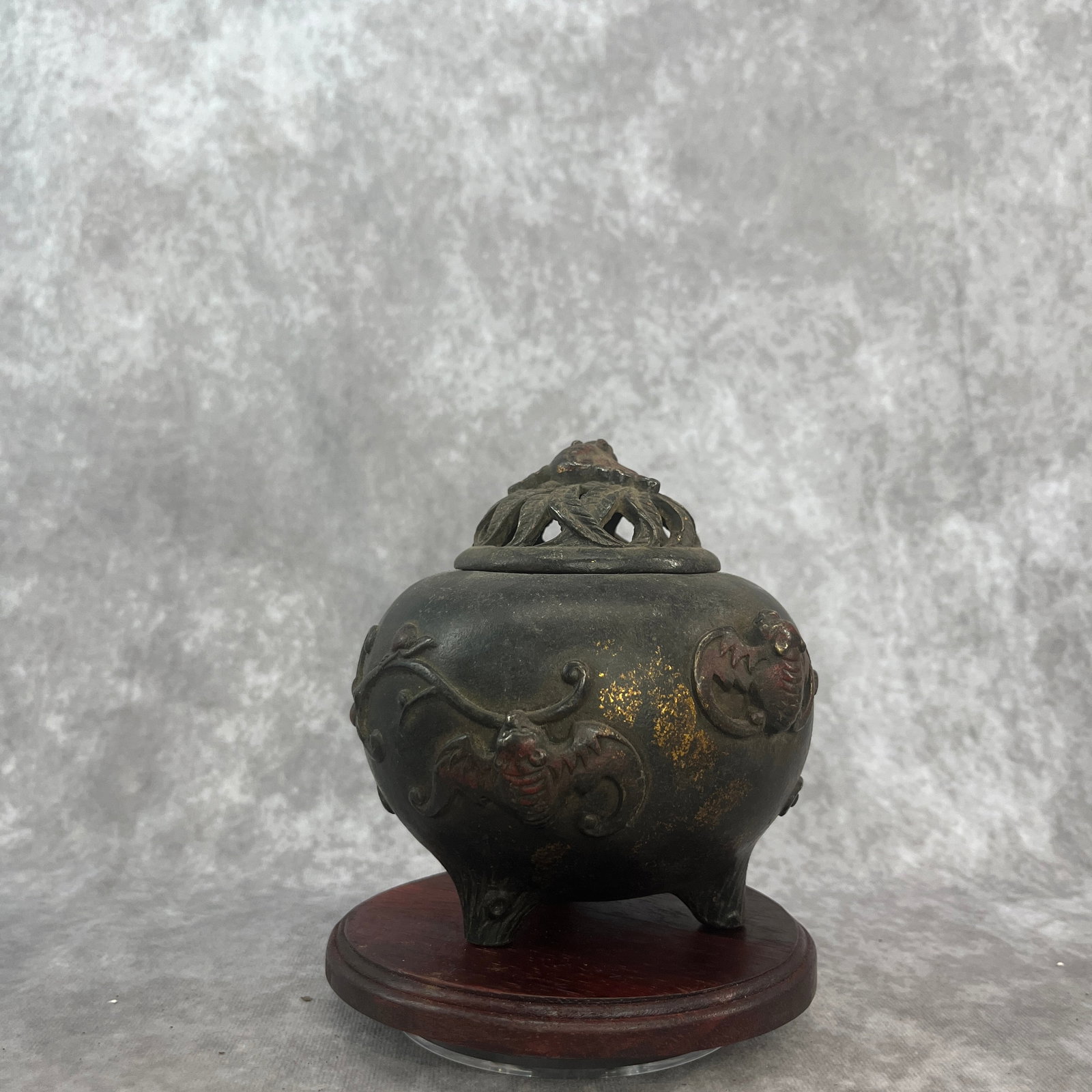 A FINE WU FU (FIVE BATS) PATTERN BRONZE INCENSE BURNER - 3