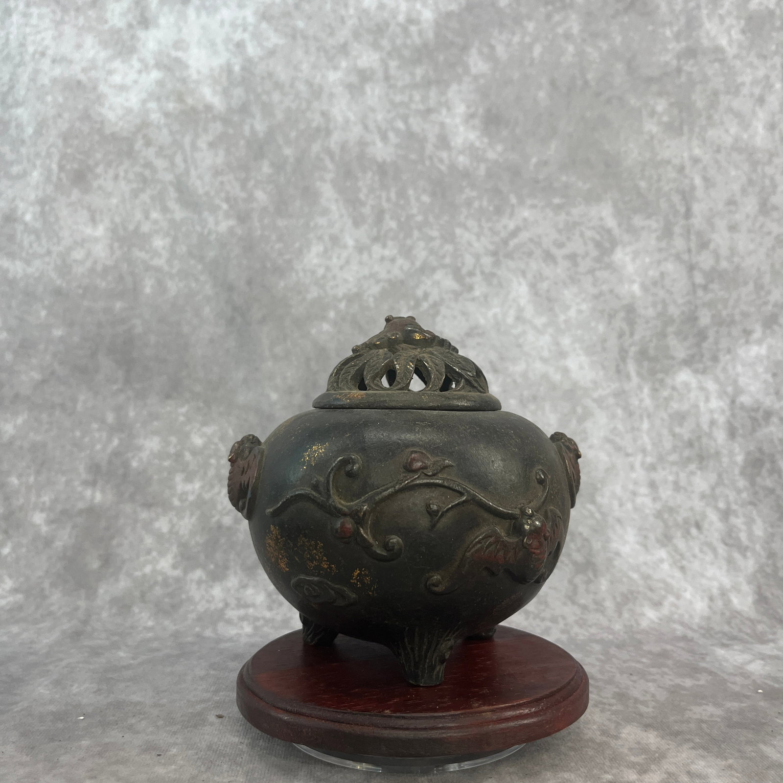 A FINE WU FU (FIVE BATS) PATTERN BRONZE INCENSE BURNER - 4