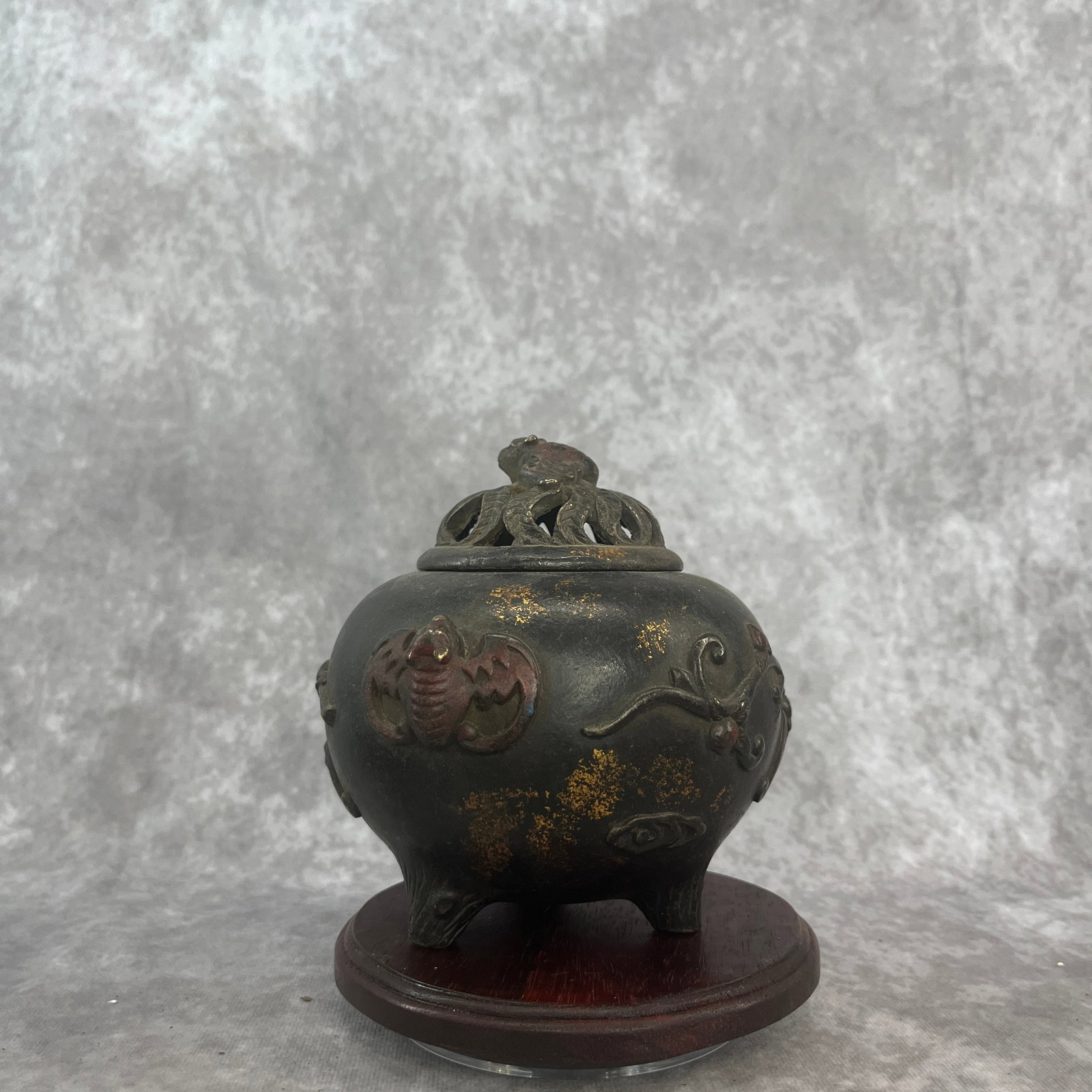 A FINE WU FU (FIVE BATS) PATTERN BRONZE INCENSE BURNER - 5