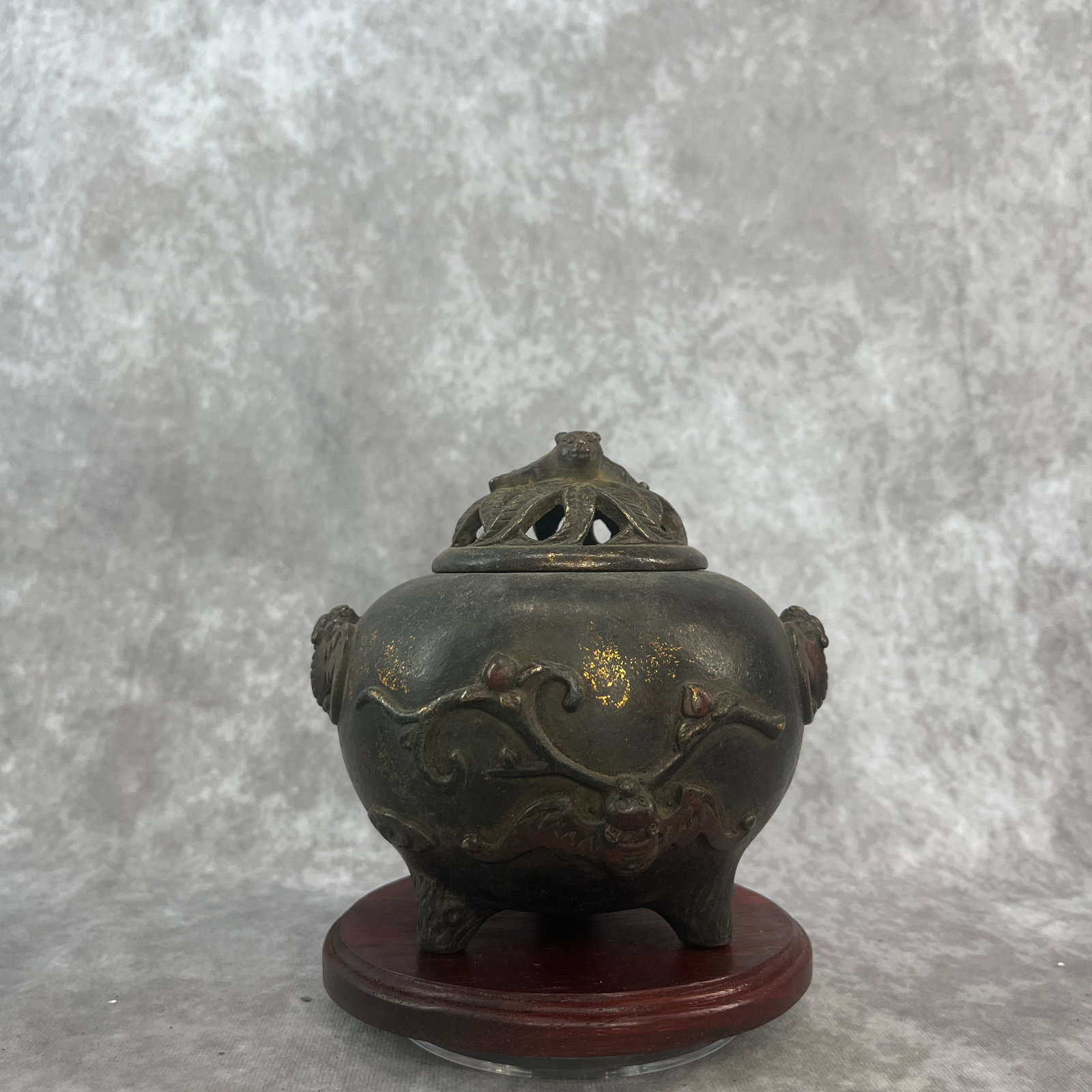 A FINE WU FU (FIVE BATS) PATTERN BRONZE INCENSE BURNER - 6