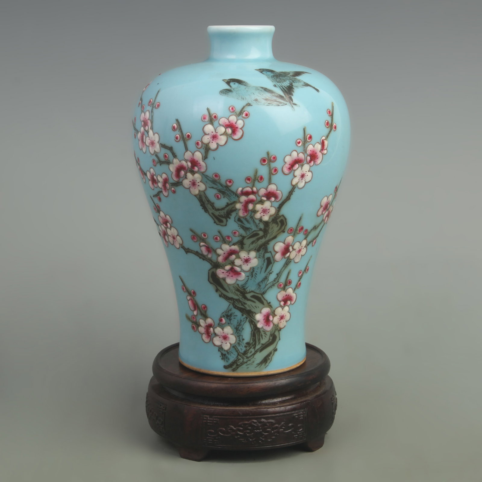 A BLUE GROUND GLAZED MAGPIE PATTERN MEI STYLE VASE: Qing Dynasty Qian Long Period; High: 8.5 inch; Width: 5.8 inch. Wooden base for picture and display only.