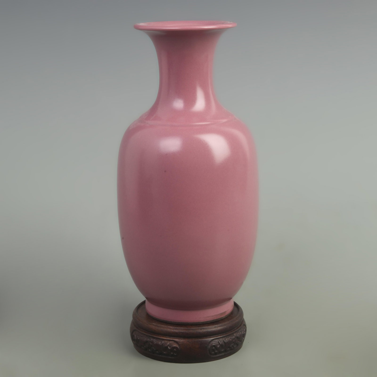 A FINE MAKE UP RED COLOR GLAZED PORCELAIN VASE: Qing Dynasty Yong Zhen Period: High: 10.2 inch; High: 5.5 inch. Wooden base for picture and display only.
