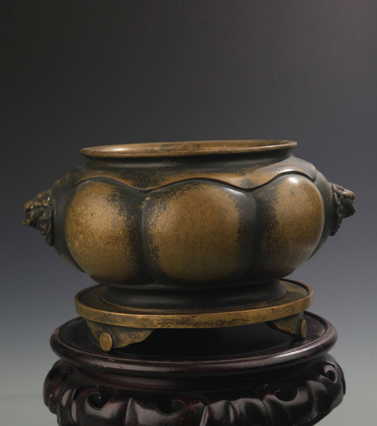 RARE QING SHU LV MARK DOUBLE EAR BRONZE CENSER: Ming Dynasty Style,High: 6.0 inch; Diameter: 6.5 inch. Wooden base for picture and display only.
