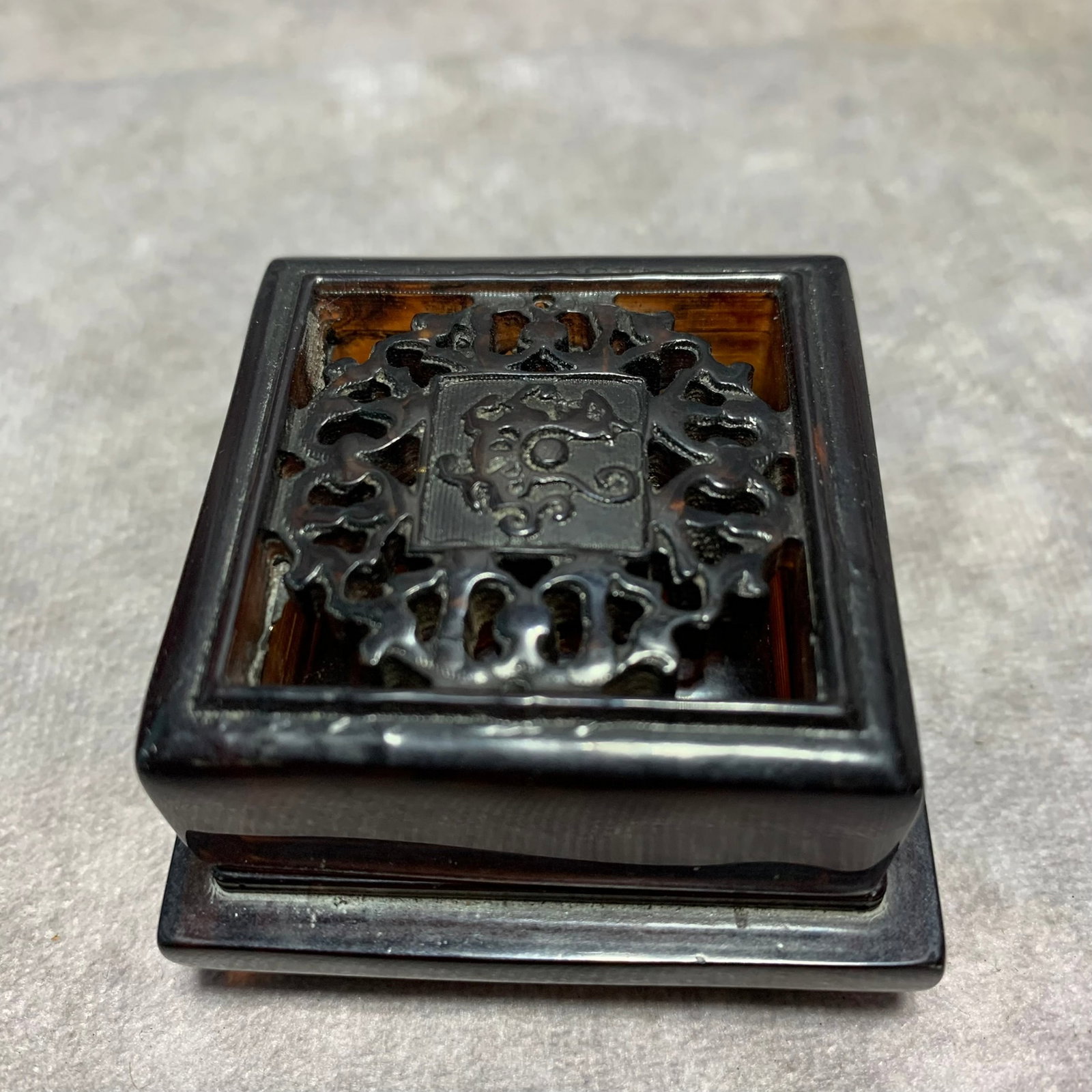 A FINE CELLULOID SEALS WITH BOX (DAMAGED BOX) (1 of 6)