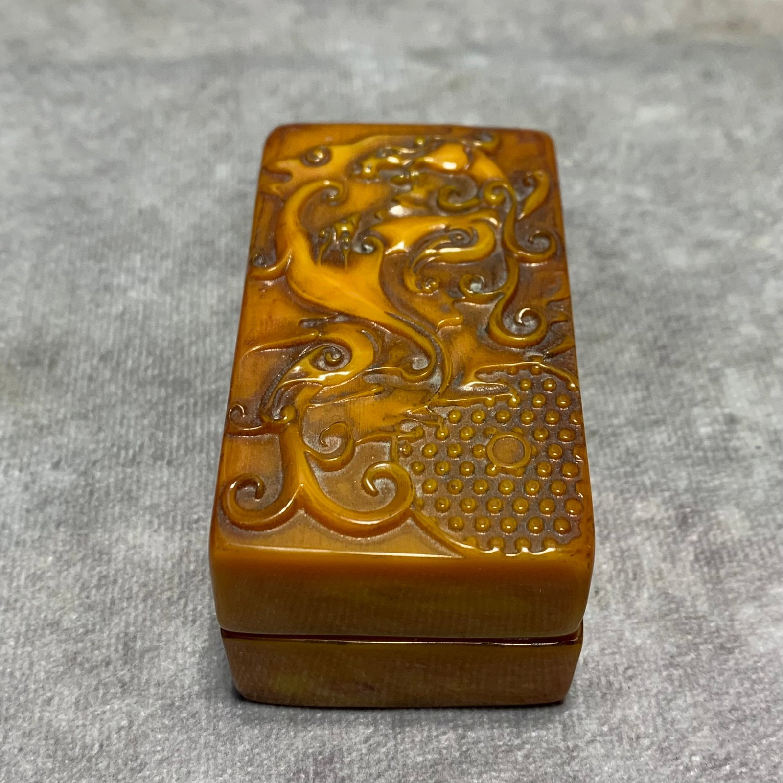 A CELLULOID SEAL WITH CELLULOID VASE (1 of 5)