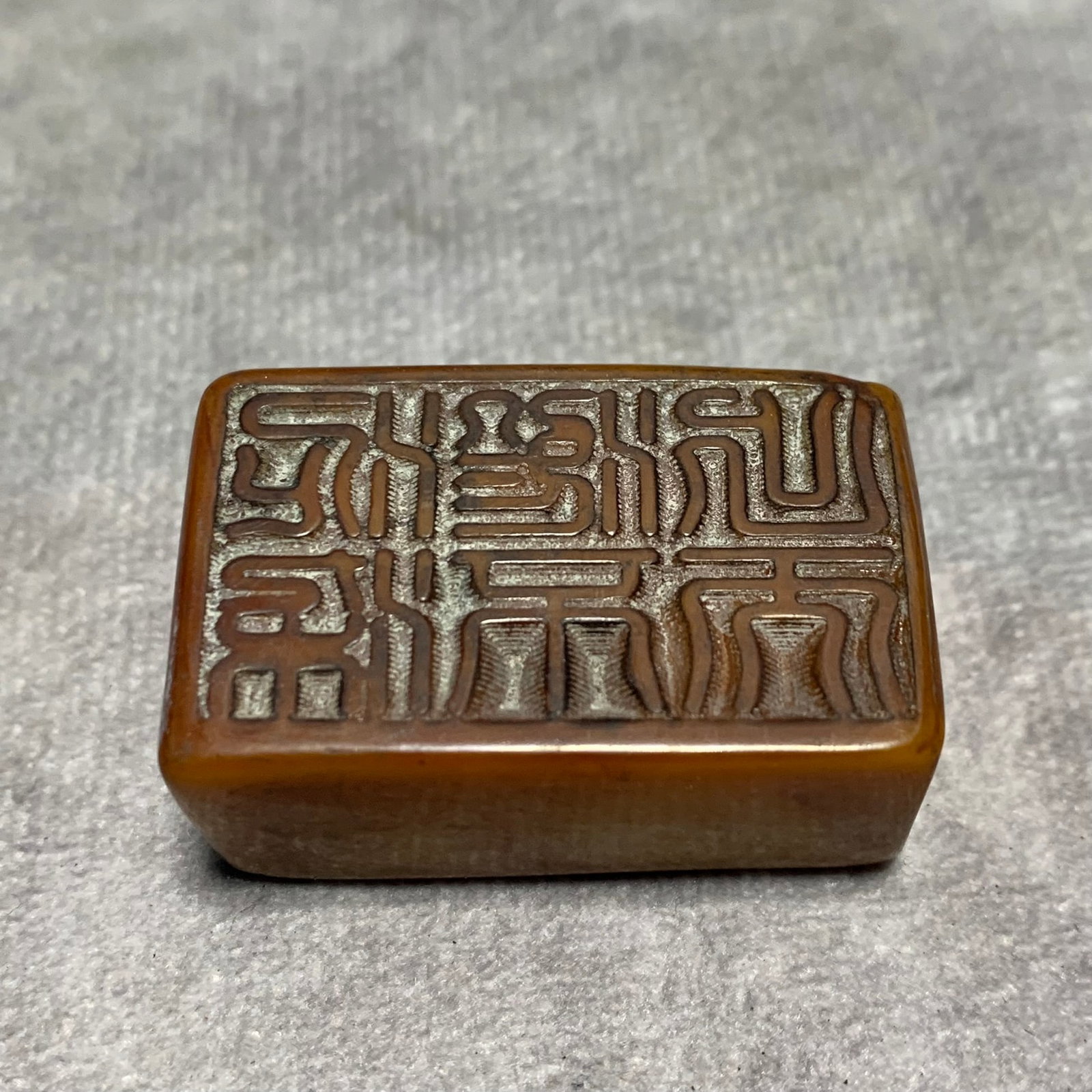A CELLULOID SEAL WITH CELLULOID VASE - 4
