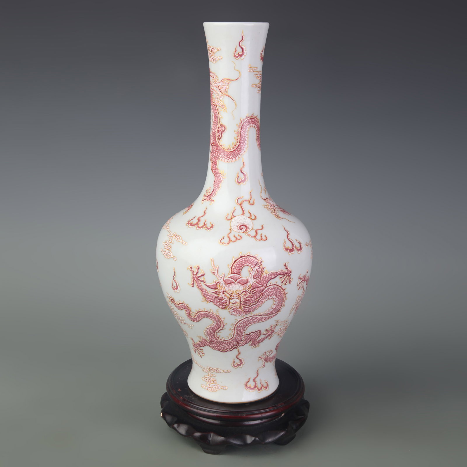 FAMILLE ROSE GLAZED DRAGON PATTERN LONG NECK PORCELAIN VASE: Qing Dynasty; Diameter: 2.0 inch; High: 11.9 inch. Wooden base for picture and display only.