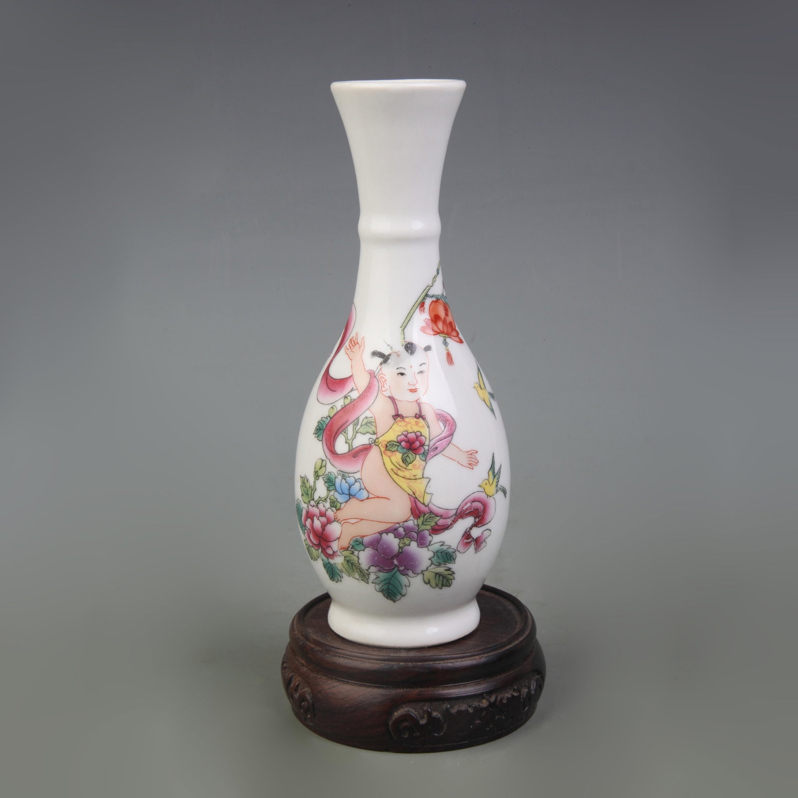 FAMILLE ROSE FIGURE DESIGN LONG NECKED PORCELAIN VASE: Republic Period; Diameter: 1.7 inch; High: 6.1 inch; Wooden base for picture and display only.