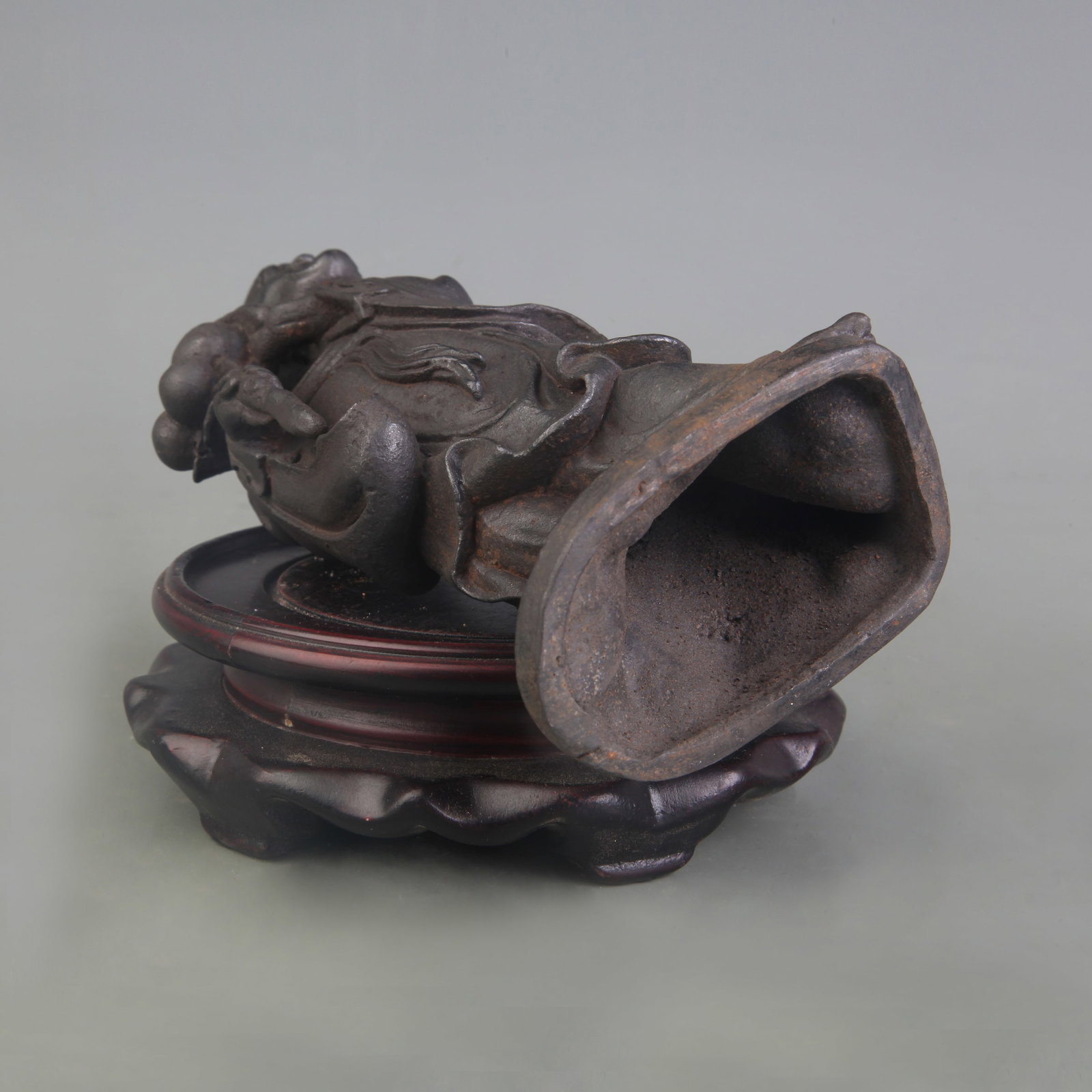 A FINE CAST IRON ARHAT (LUOHAN) STATUE - 5