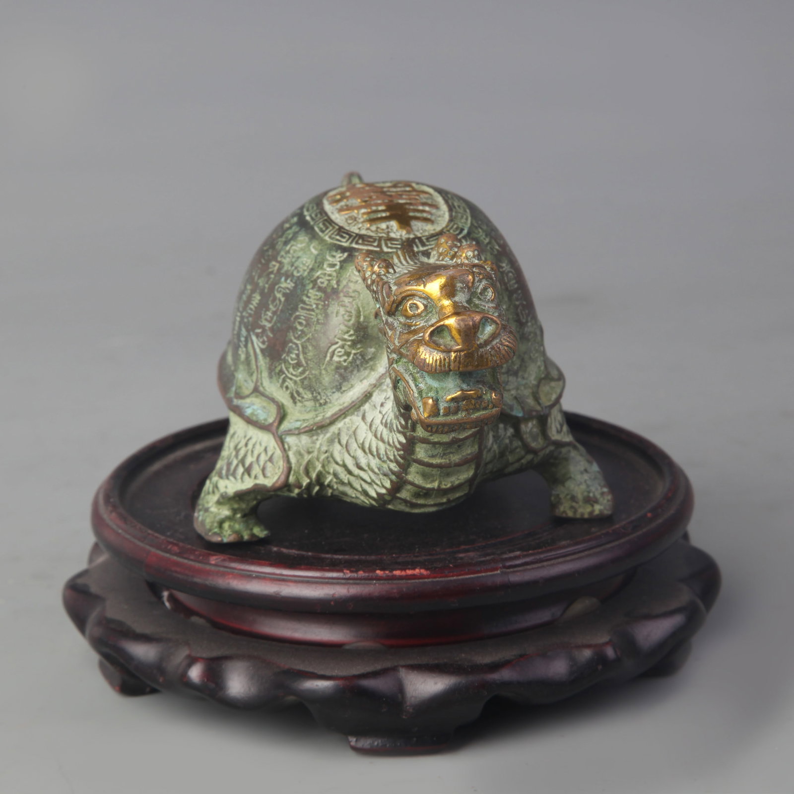 A SMALL BRONZE DRAGON TURTLE (LONGGUI) FIGURINE - 2