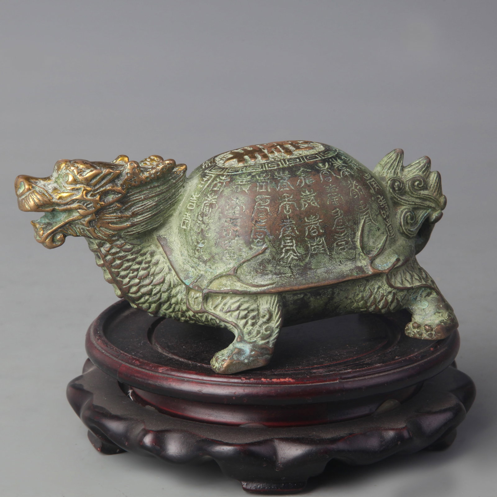 A SMALL BRONZE DRAGON TURTLE (LONGGUI) FIGURINE - 3