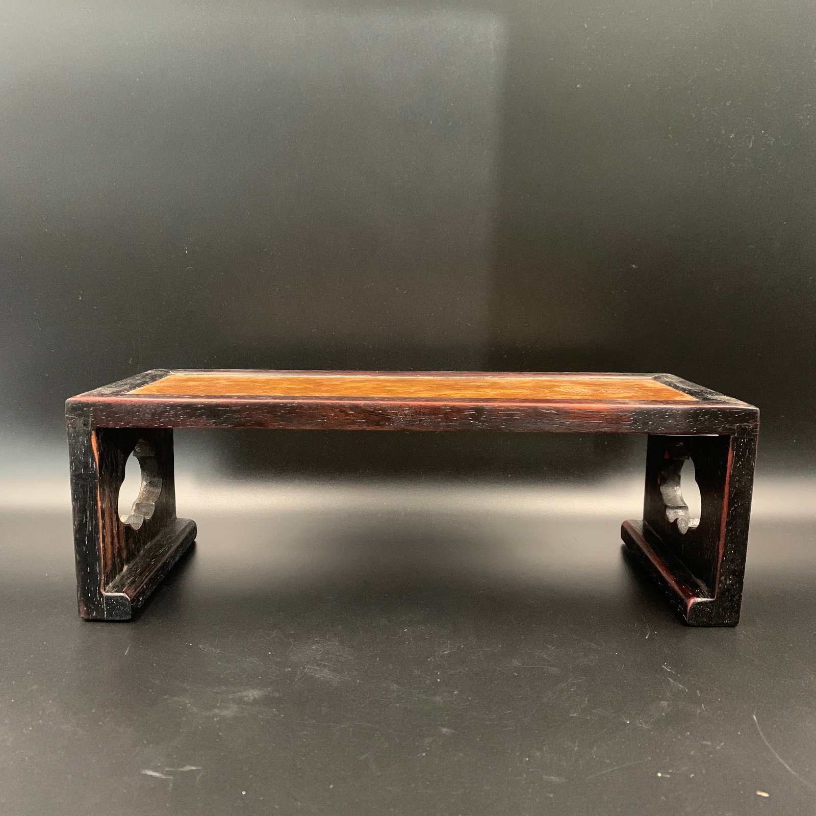 A FINE ROSEWOOD AND HUALIMU INLAID HIGH END DISPLAY STAND: Modern; Long: 13.3 inch; Width: 5.5 inch; High: 4.5 inch. Wooden base for picture and display only.