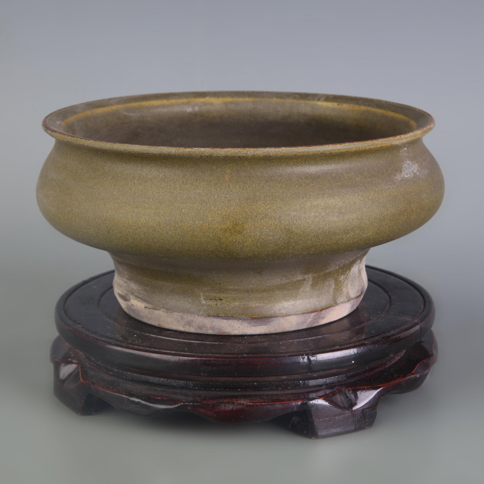 FINE EEL YELLOW COLOR GLAZED PORCELAIN BRUSH WASHER: Qing Dynasty; Diameter: 6.7 inch; High: 3.2 inch; Wooden base for picture and display only.