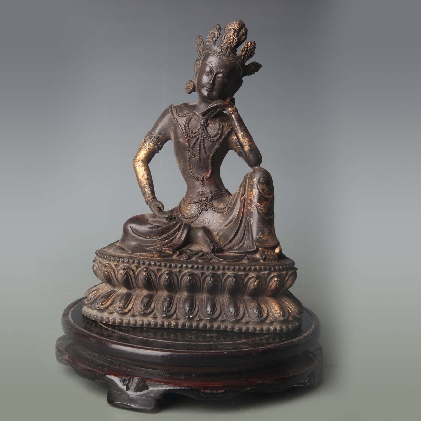 A FINE BRONZE AVALOKITESHVARA (GODDESS OF MERCY) STATUE: Qing Dynasty; High: 7.7 inch. Wooden base for picture and display only.