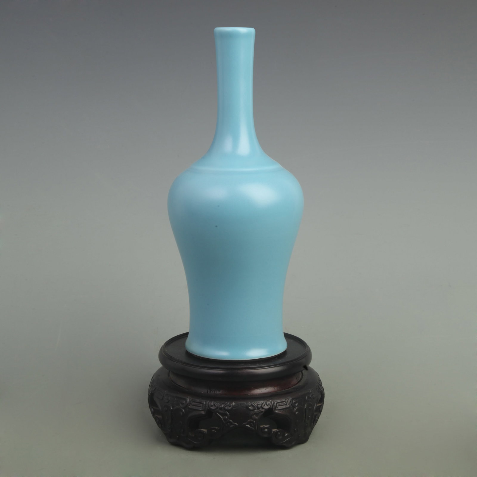 LIGHT BLUE GLAZED WILLOW LEAF STYLE PORCELAIN VASE: Qing Dynasty Yong Zheng Period; High:10.8 inch; Width: 5 inch. Wooden base for picture and display only.