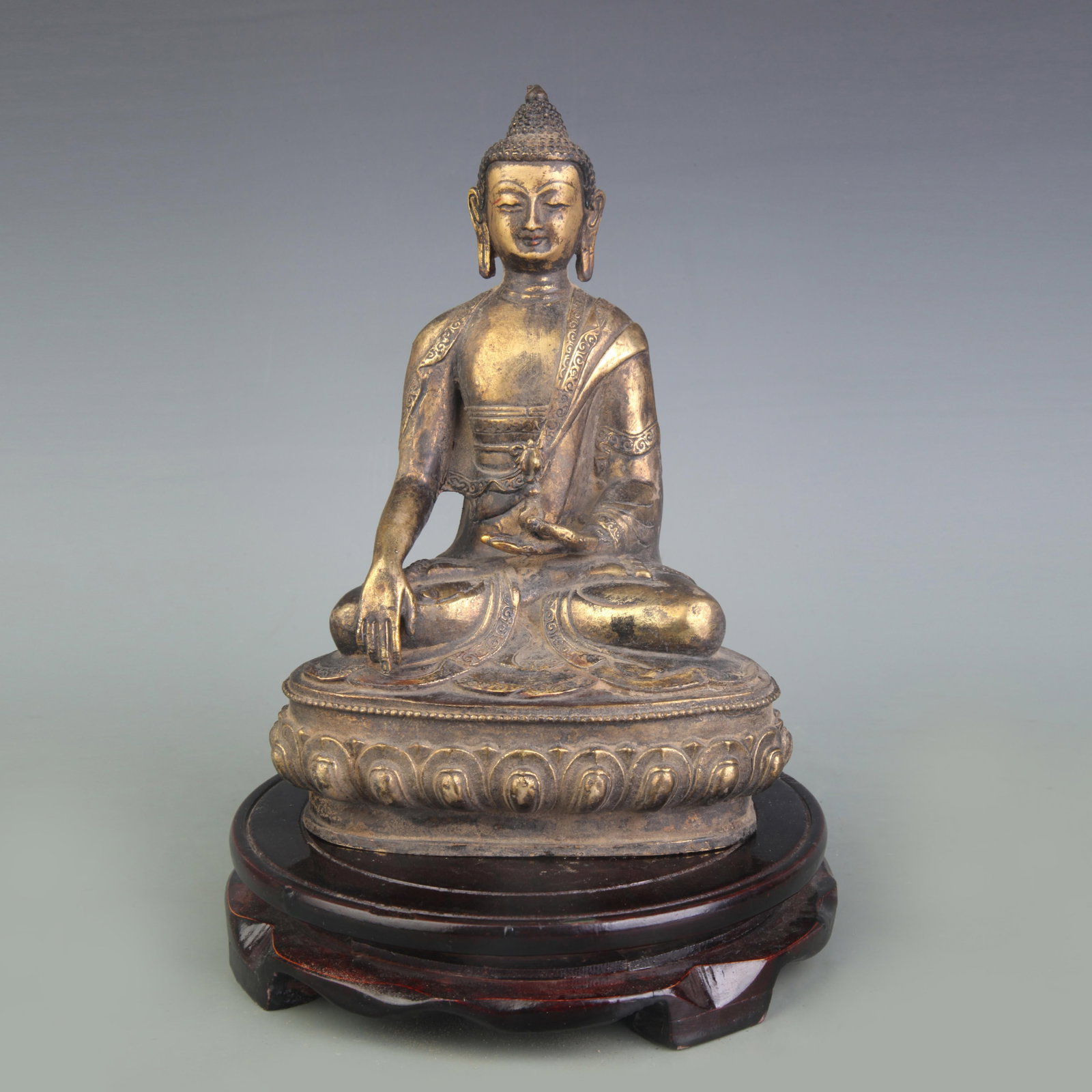 A FINE BRONZE SHAKYAMUNI BUDDHA STATUE: Qing Dynasty; High: 8.1 inch; Wooden base for picture and display only.