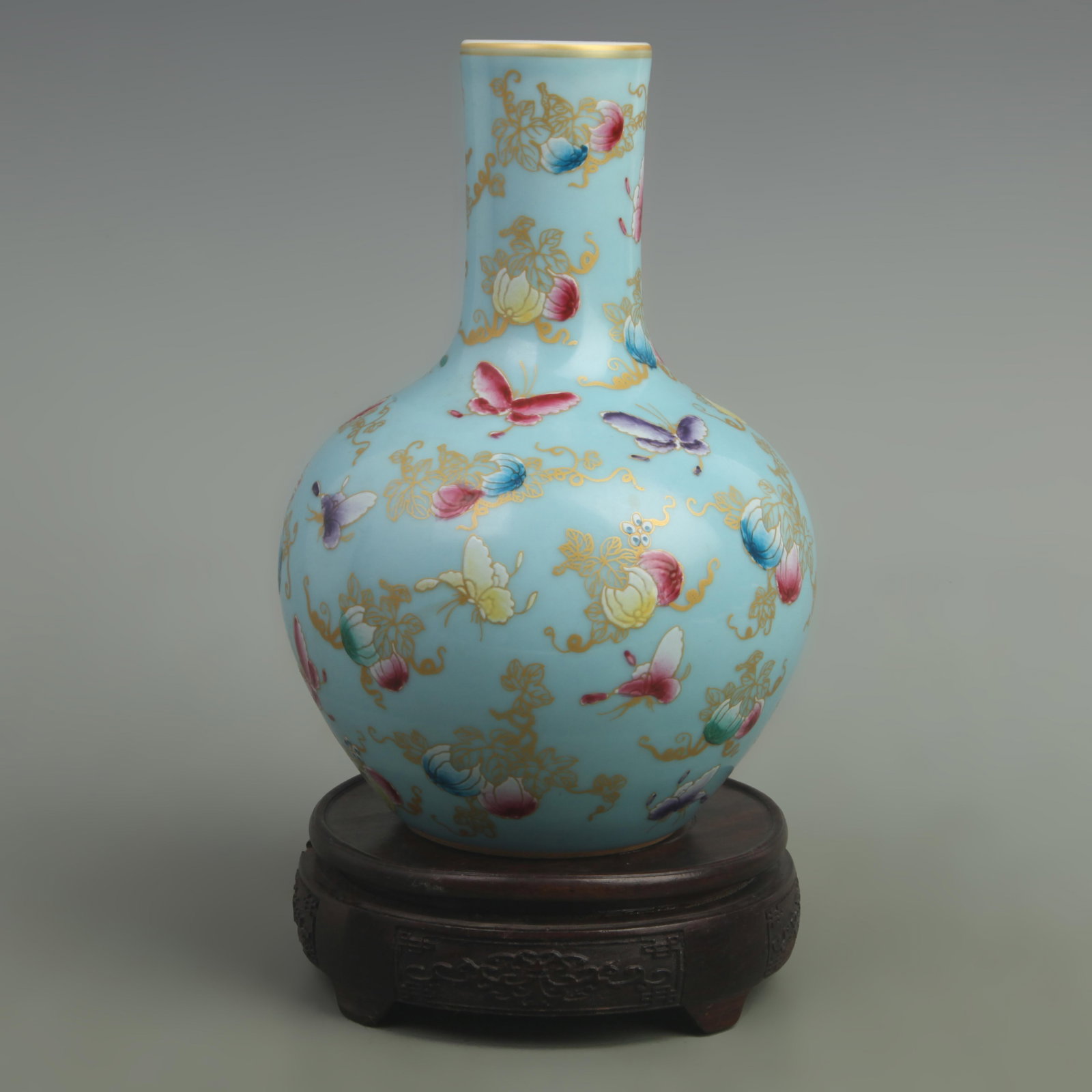 BLUE GROUND BUTTERFLY PATTERN ROUND PORCELAIN BOTTLE: Qing Dynasty Qian Long Period, High: 8.5 inch Width: 6.5 inch; Wooden base for picture and display only.