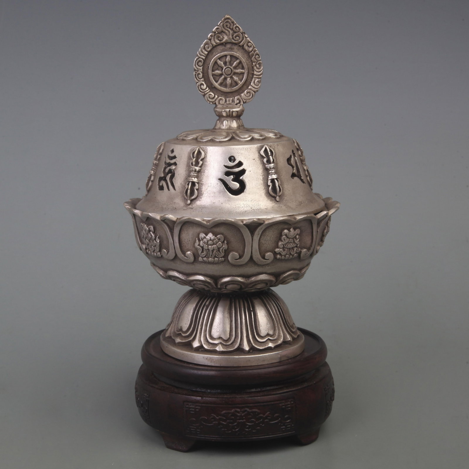 A FINE WHITE BRONZE INCENSE BURNER: Qing Dynasty; Diameter: 5.0 inch; High: 8.0 inch. Wooden base for picture and display only.