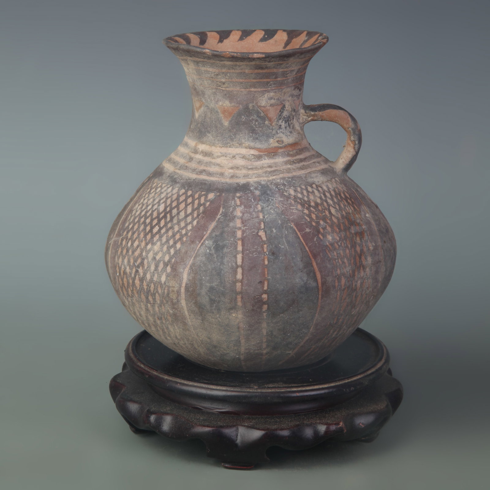 A YANGSHAO CULTURE PAINTED POTTERY JAR WITH SINGLE HANDLE (1 of 5)