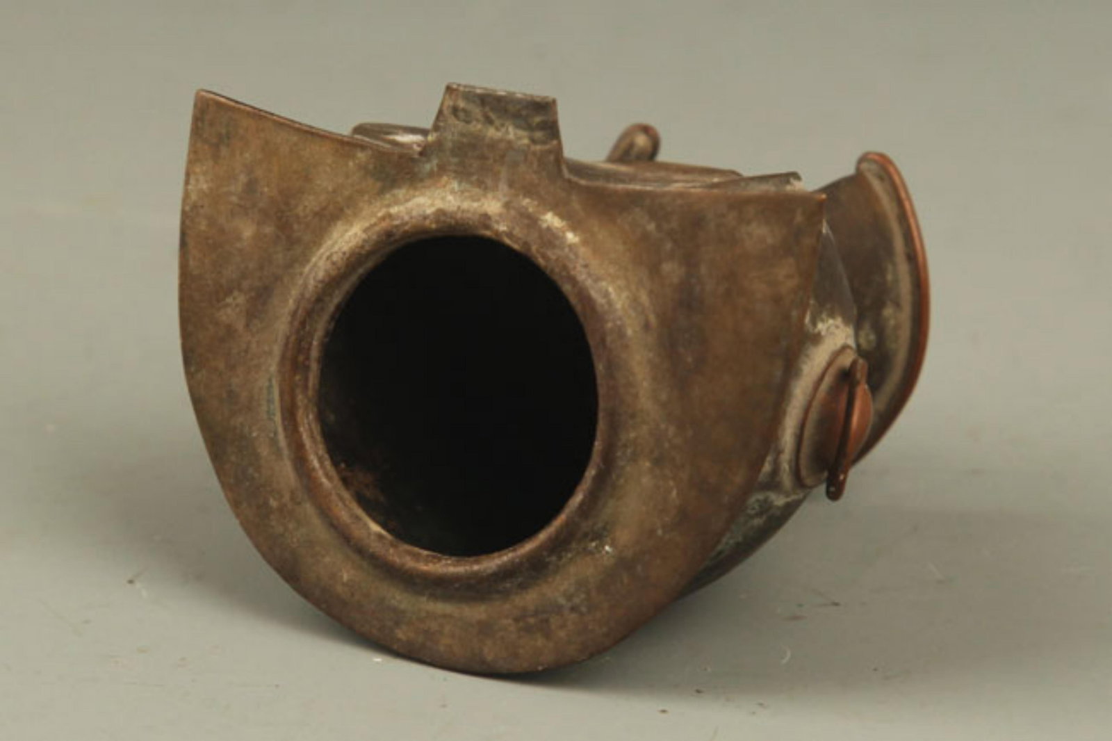 A SMALL BRONZE BIRD FOOD JAR: Republic Period; Diameter: High: 2.2 inch; Width:1.8 inch