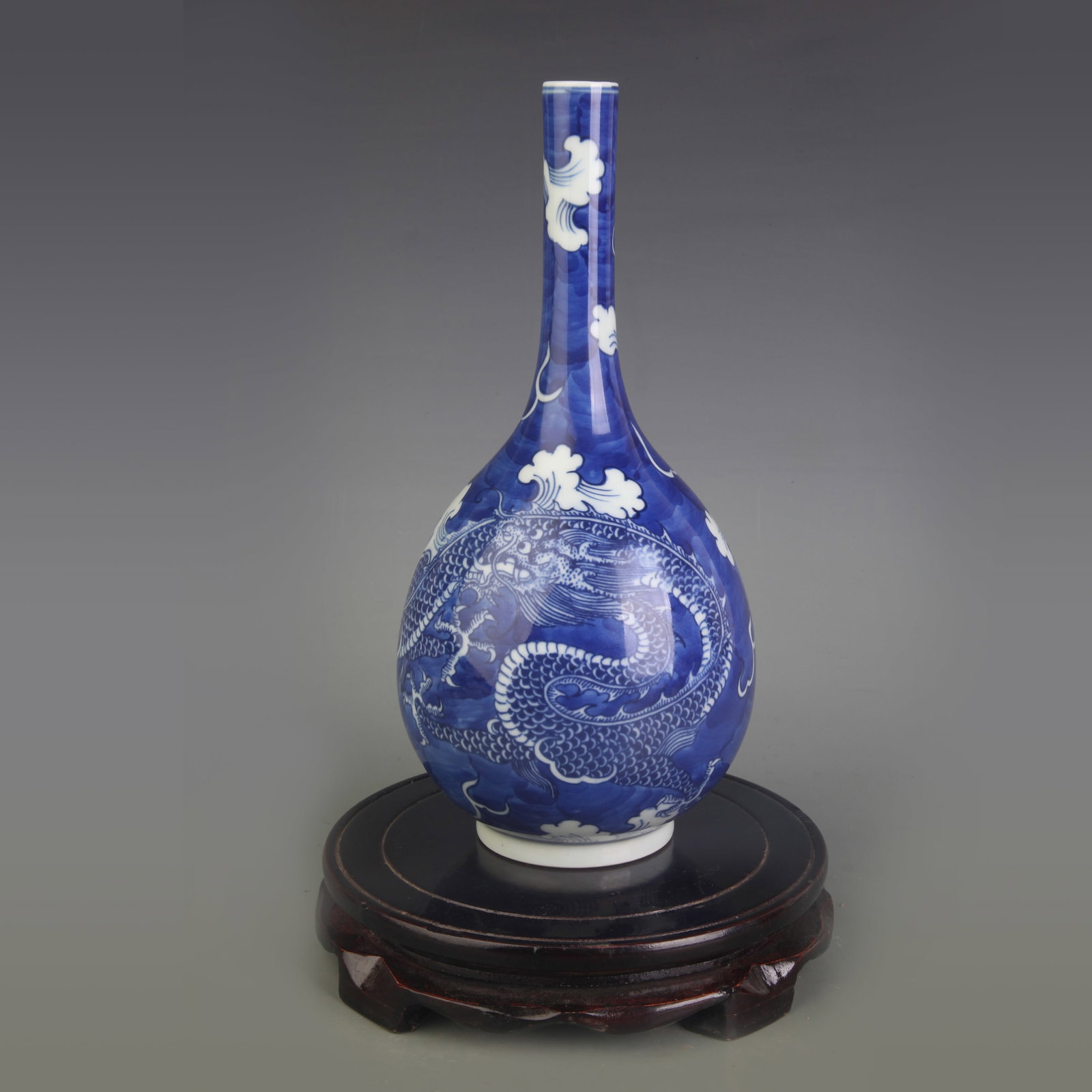 A FINE BLUE AND WHITE DRAGON PATTERN PORCELAIN VASE: Qing Dynasty; Diameter: 2.7 inch; High: 10.0 inch; Wooden base for picture and display only.