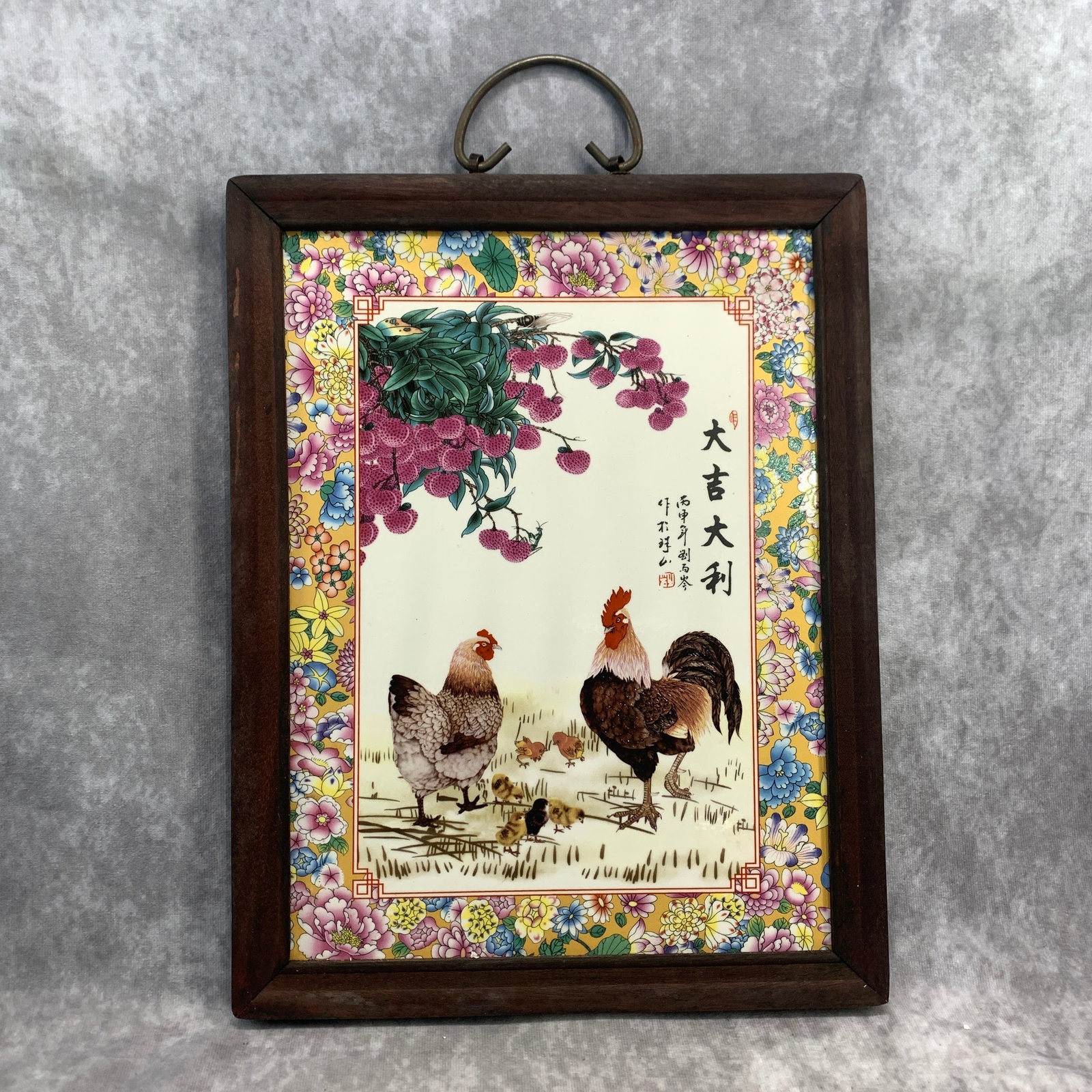 A FINE PORCELAIN PLAQUE ROOSTER AND HEN PAINTING WITH WOOD FRAME: Modern; Long: 14.5 inch; Width: 11.2 inch; High: 0.7 inch. Wooden base for picture and display only.