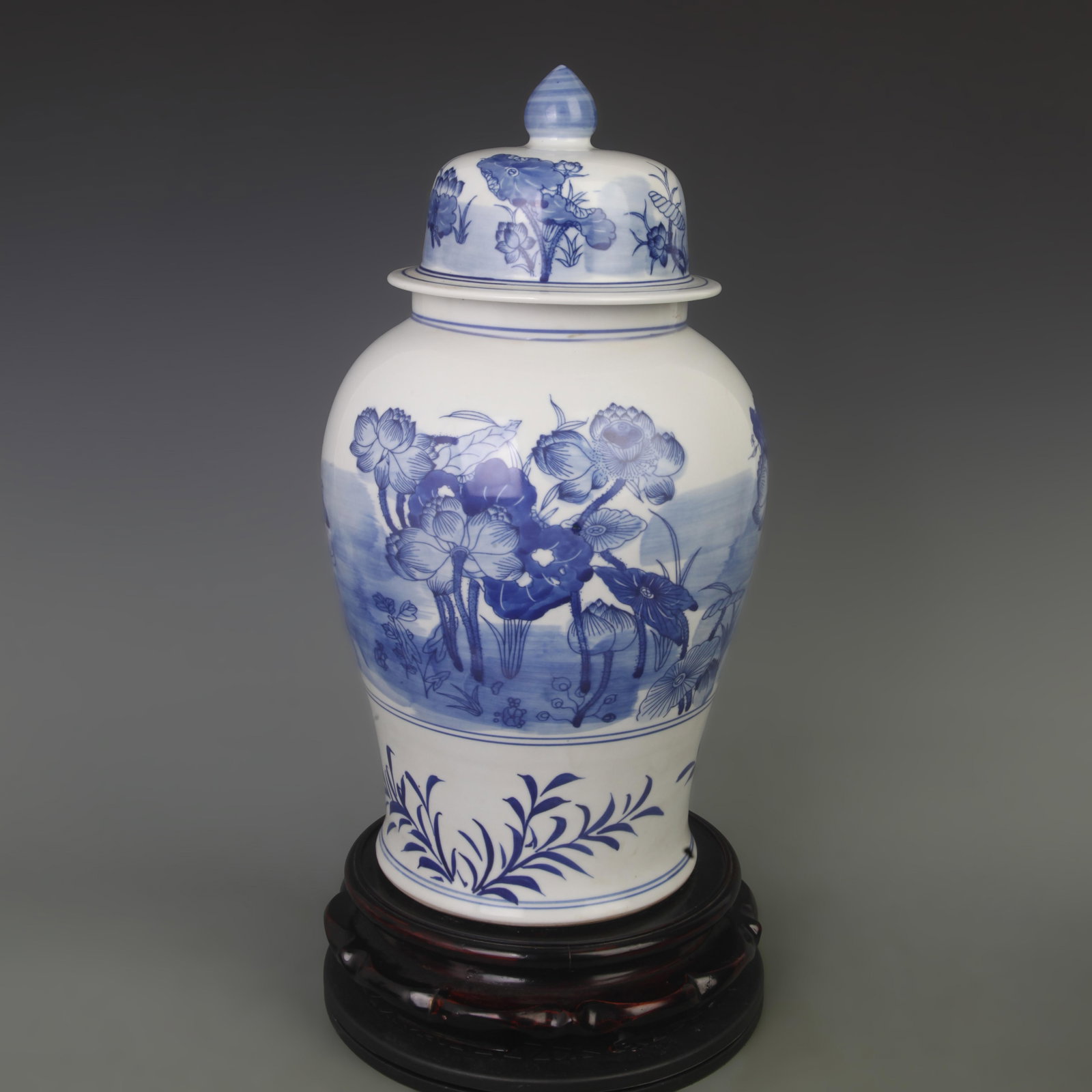 BLUE AND WHITE LOTUS PATTERN PORCELAIN GENERAL JAR: Qing Dynasty Qian Long Period; H:17.5 inch; Diameter: 5.8 inch; Wooden base for picture and display only.