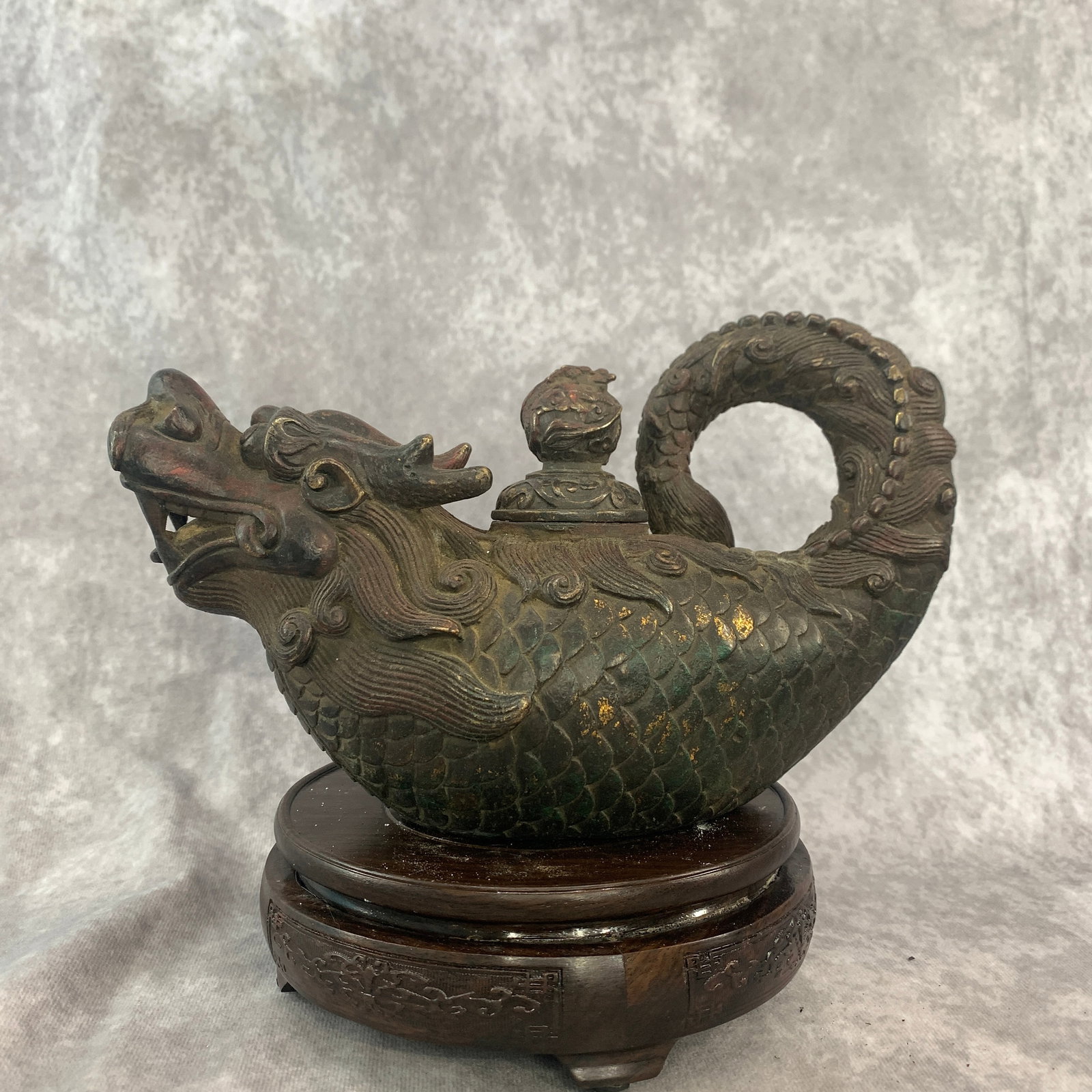 A FINE DRAGON HEADED FISH PATTERN BRONZE TEAPOT: Republic Period; Long: 9.6 inch; Width: 3.9 inch; High: 6 inch. Wooden base for picture and display only.