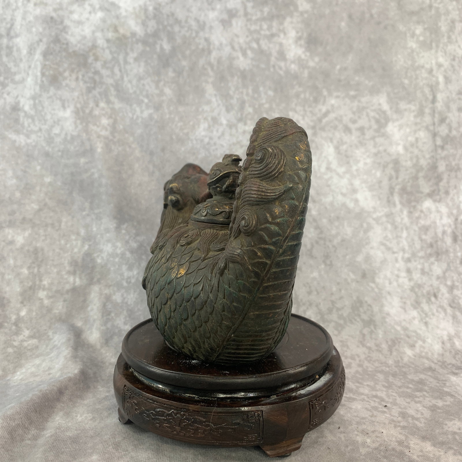 A FINE DRAGON HEADED FISH PATTERN BRONZE TEAPOT - 2