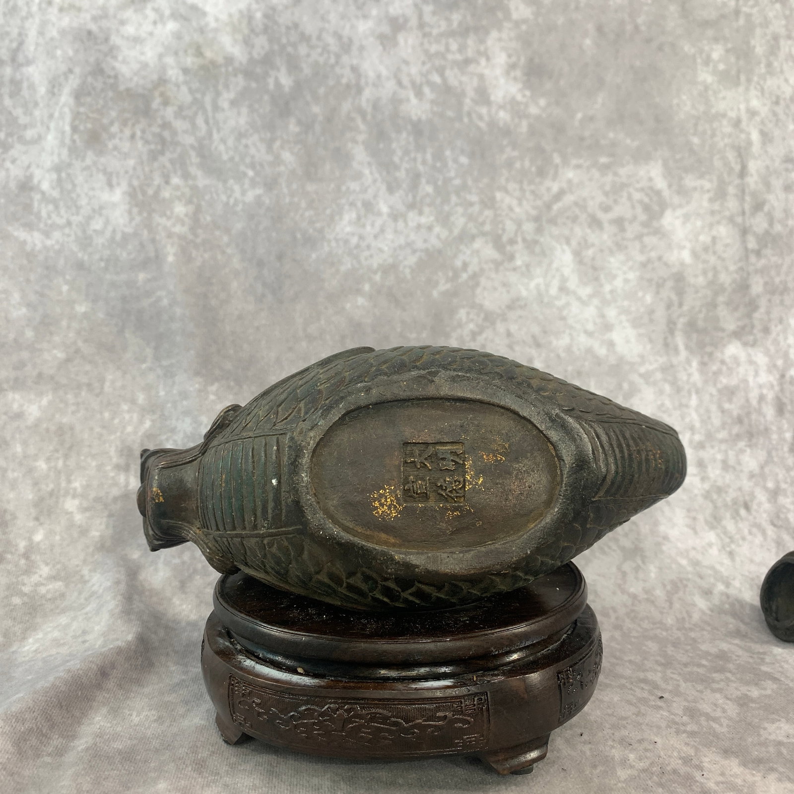 A FINE DRAGON HEADED FISH PATTERN BRONZE TEAPOT - 5